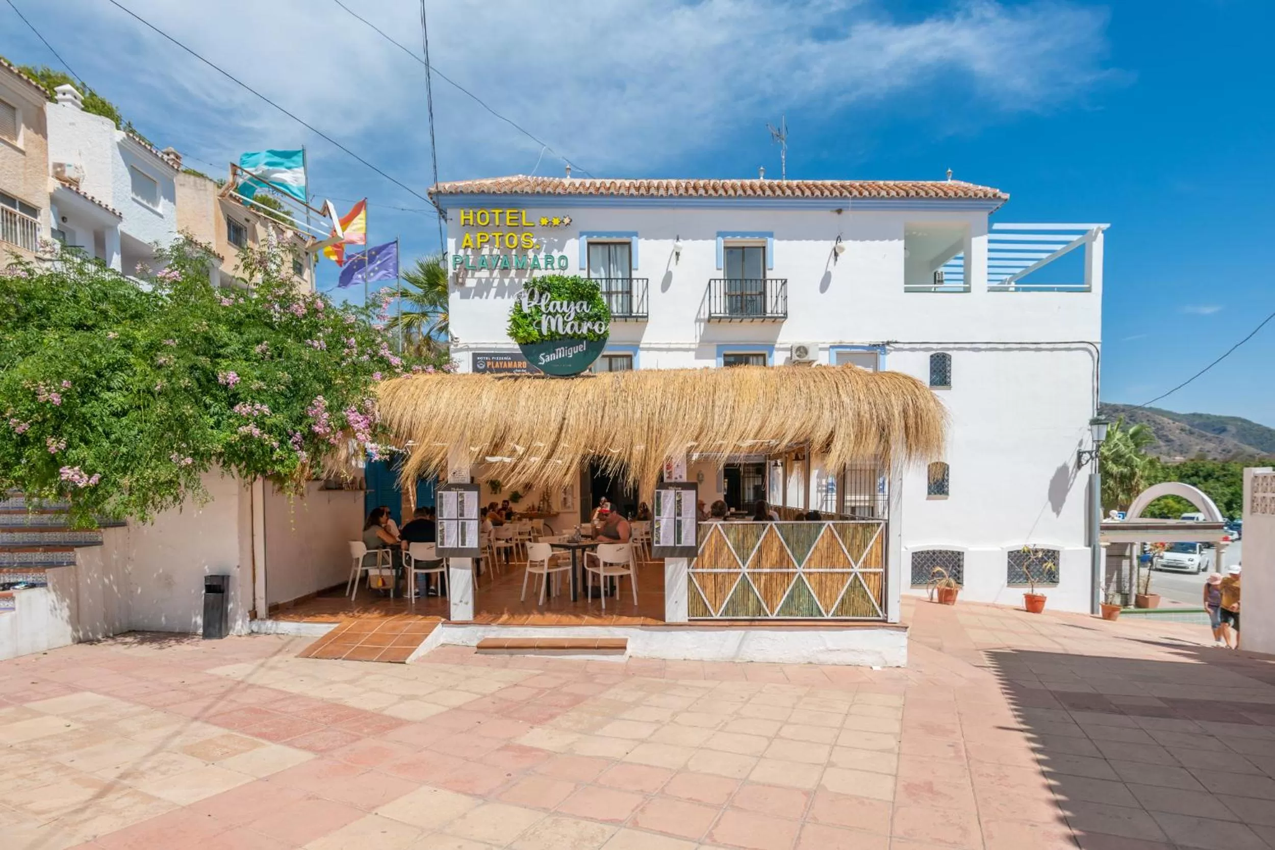 Restaurant/places to eat in Apartahotel Playamaro by Dorobe