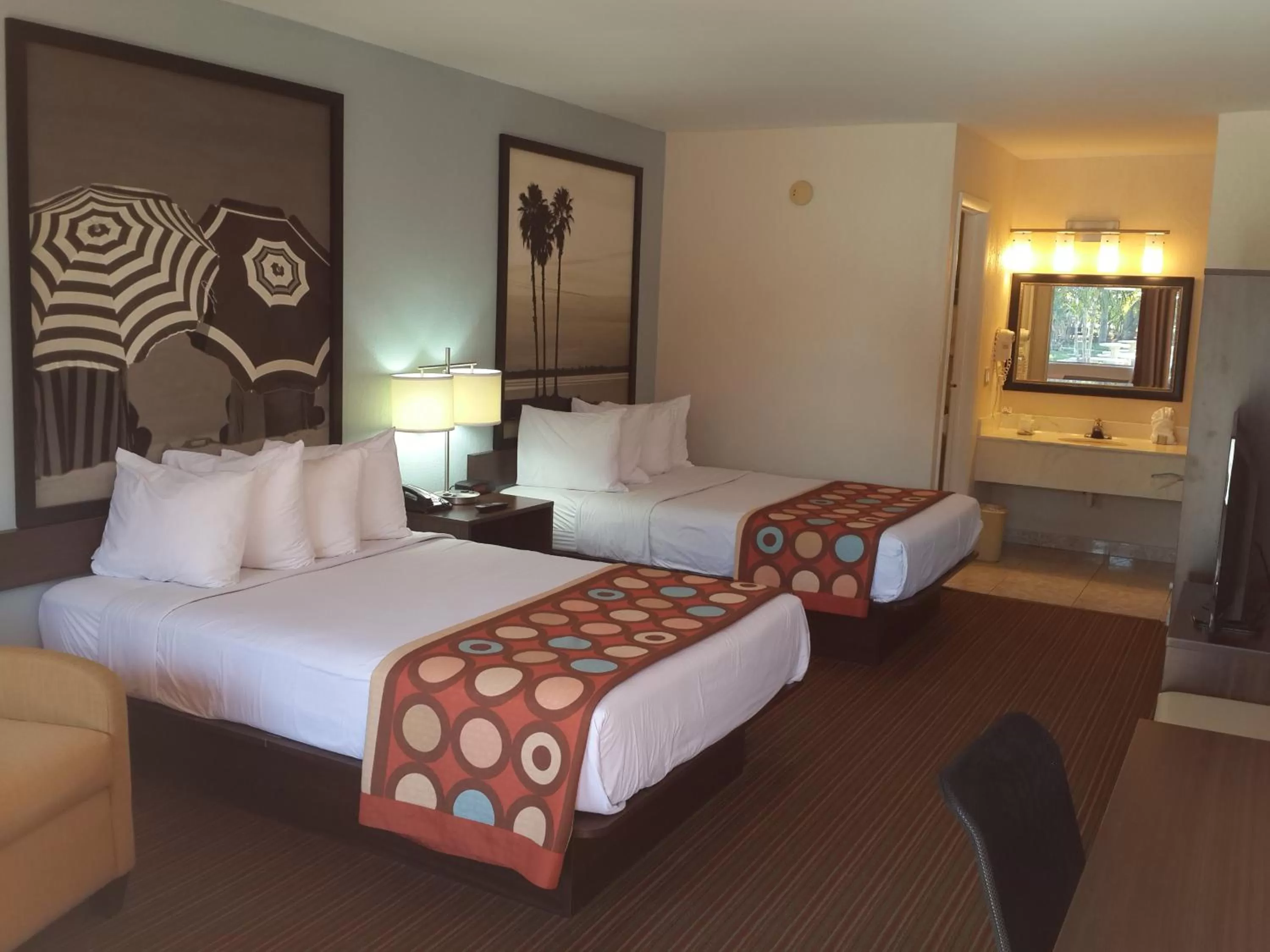 Decorative detail, Bed in Super 8 by Wyndham Florida City/Homestead/Everglades