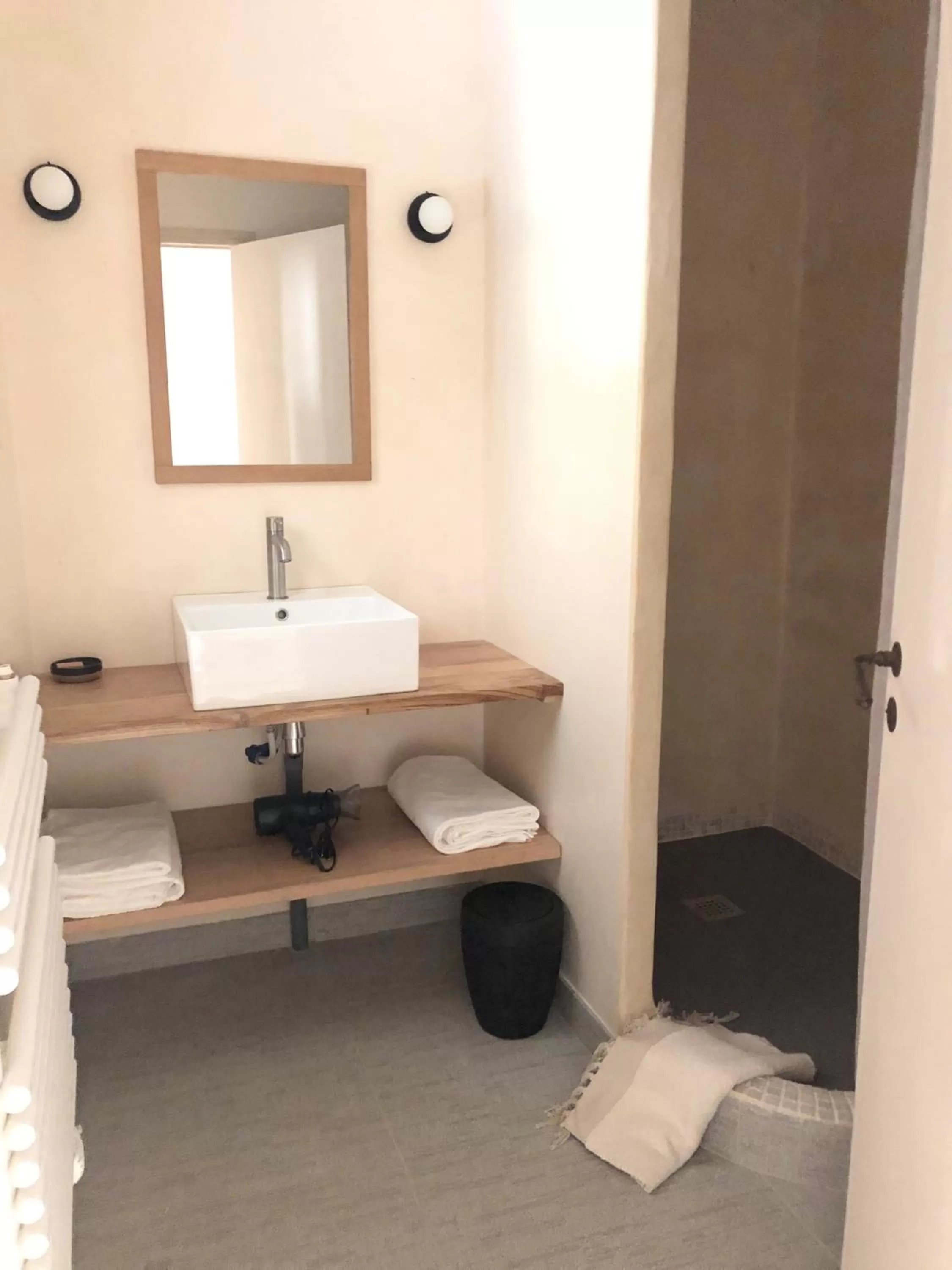 Bathroom in Fleurs de lin