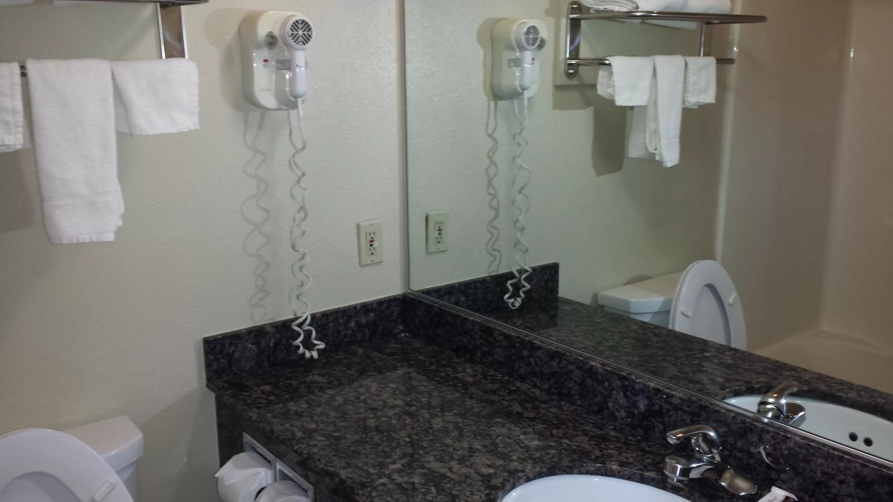 Bathroom in Regency Hotel - Moreno Valley