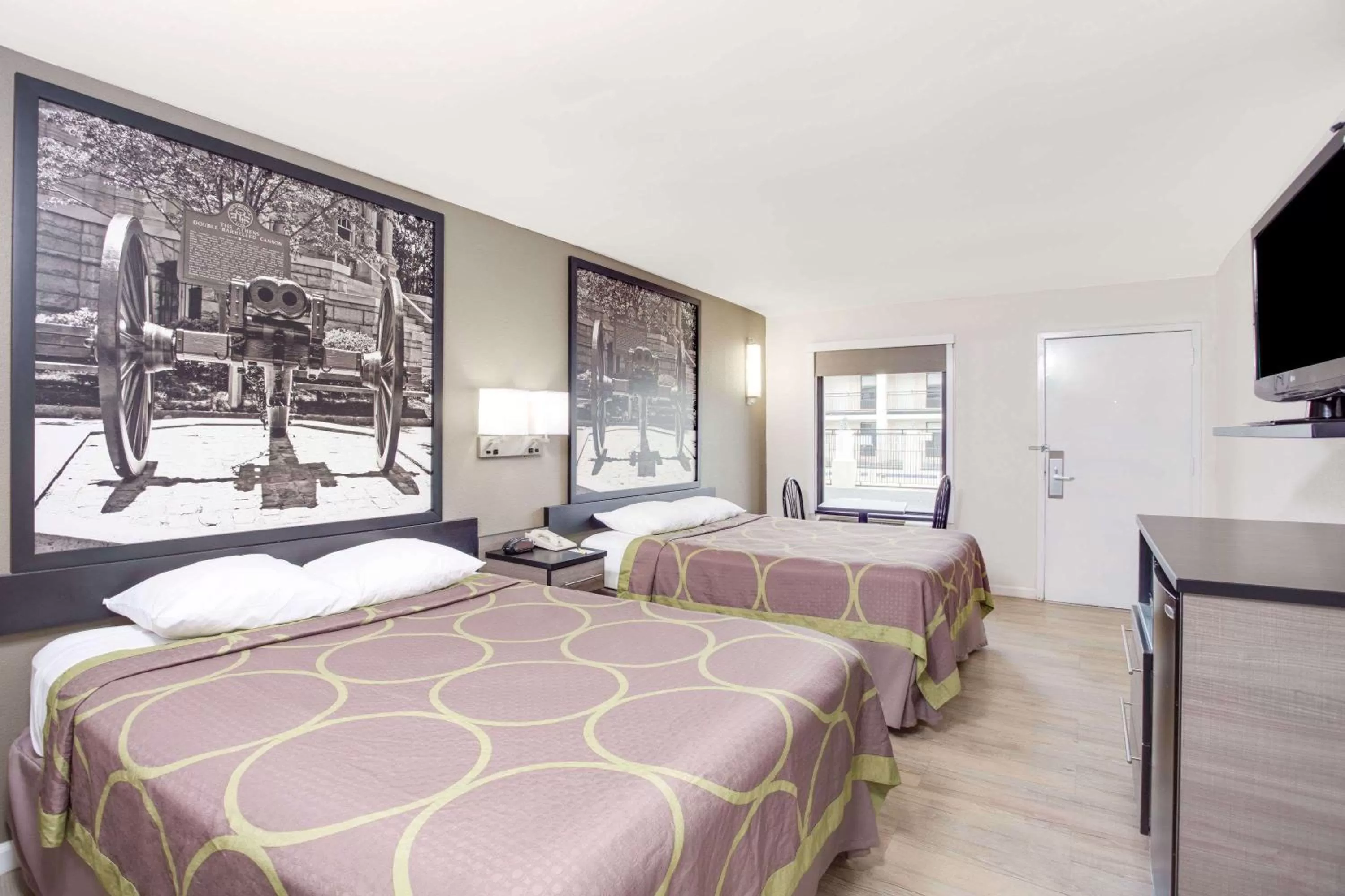 Photo of the whole room, Bed in Super 8 by Wyndham Dalton