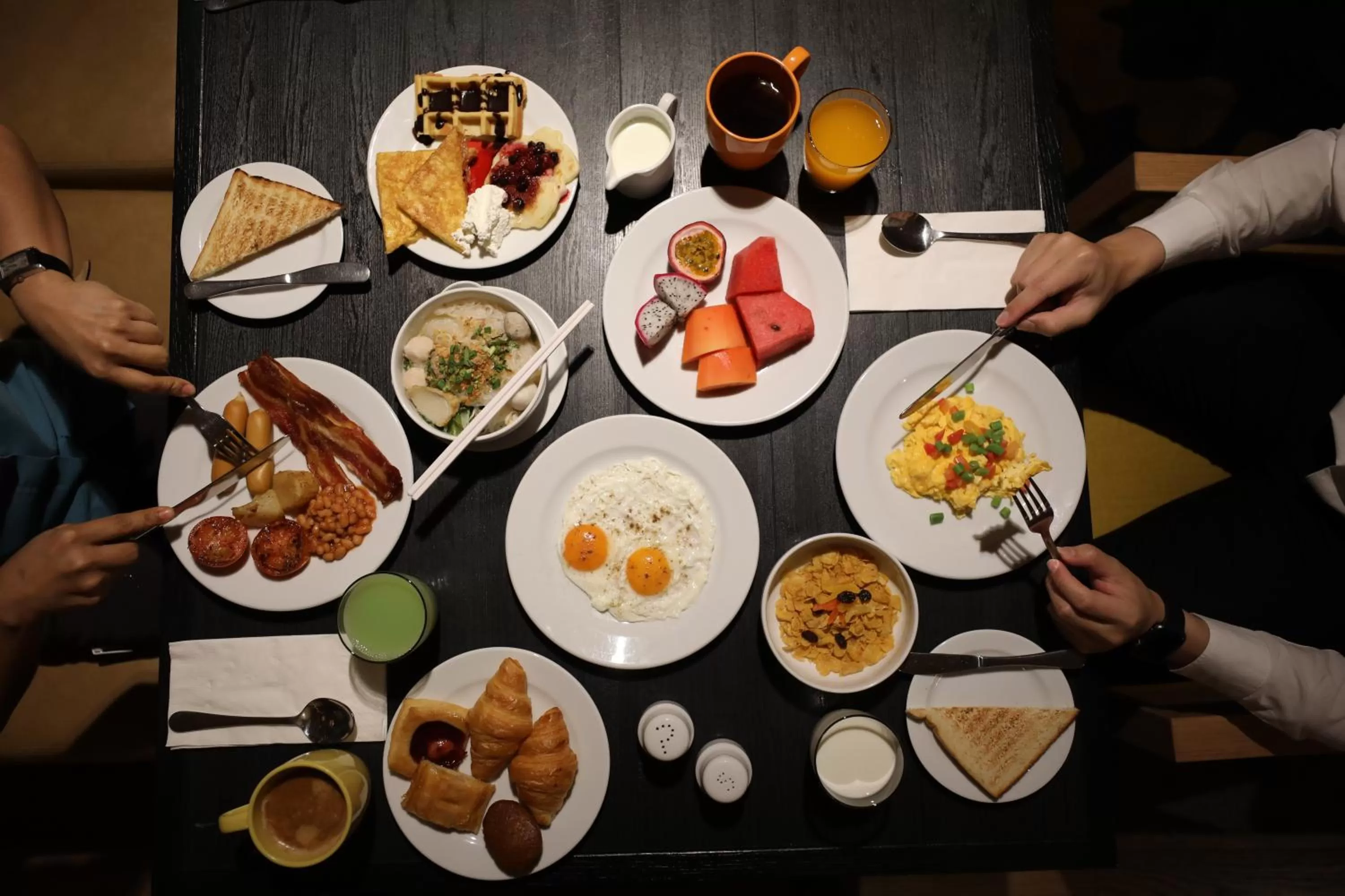 Breakfast in Holiday Inn Bangkok by IHG