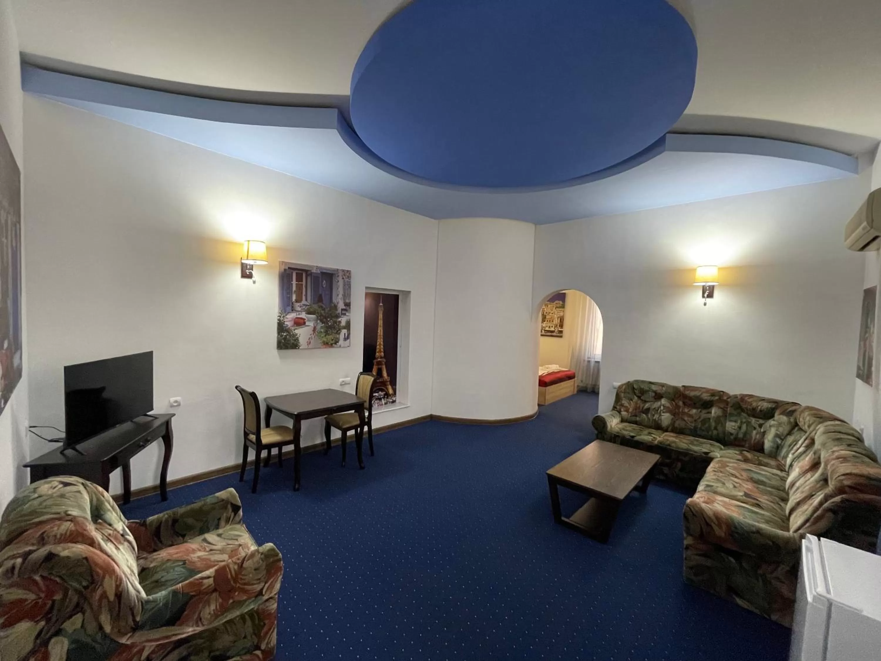 Seating Area in NO PROBLEM