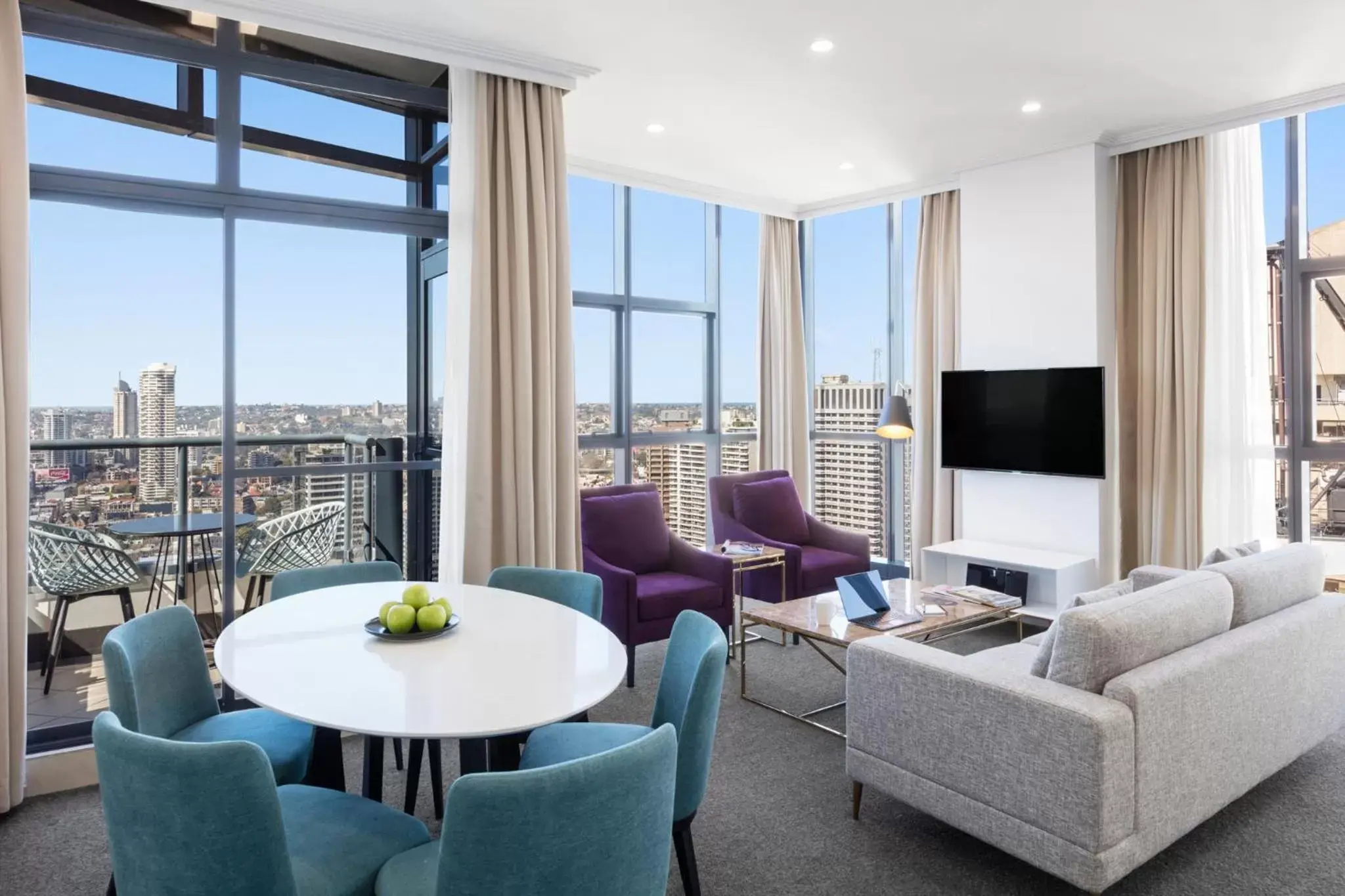 Three Bedroom Luxury Suite in Meriton Suites Pitt Street, Sydney Three Bedroom Luxury Suite in Meriton Suites Pitt Street, Sydney