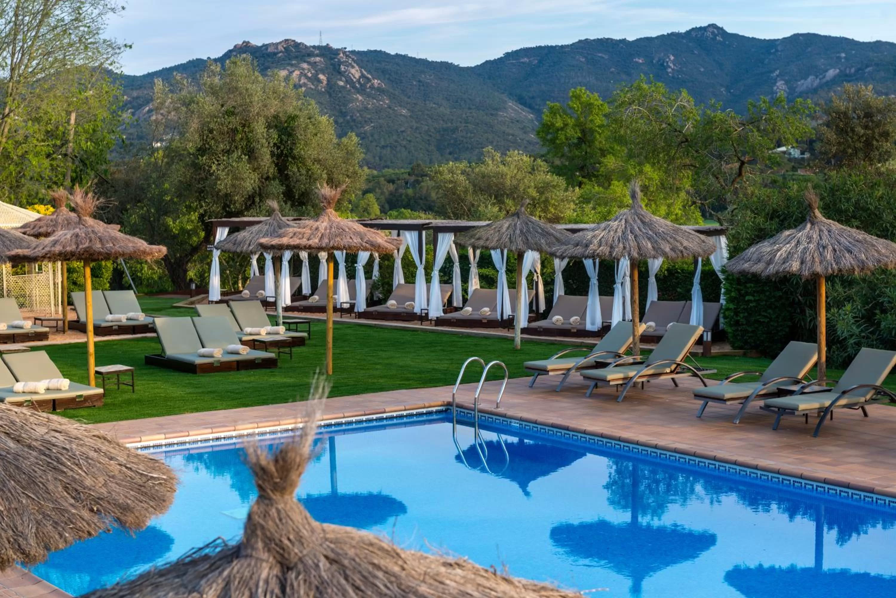 Swimming pool in Mas Tapiolas