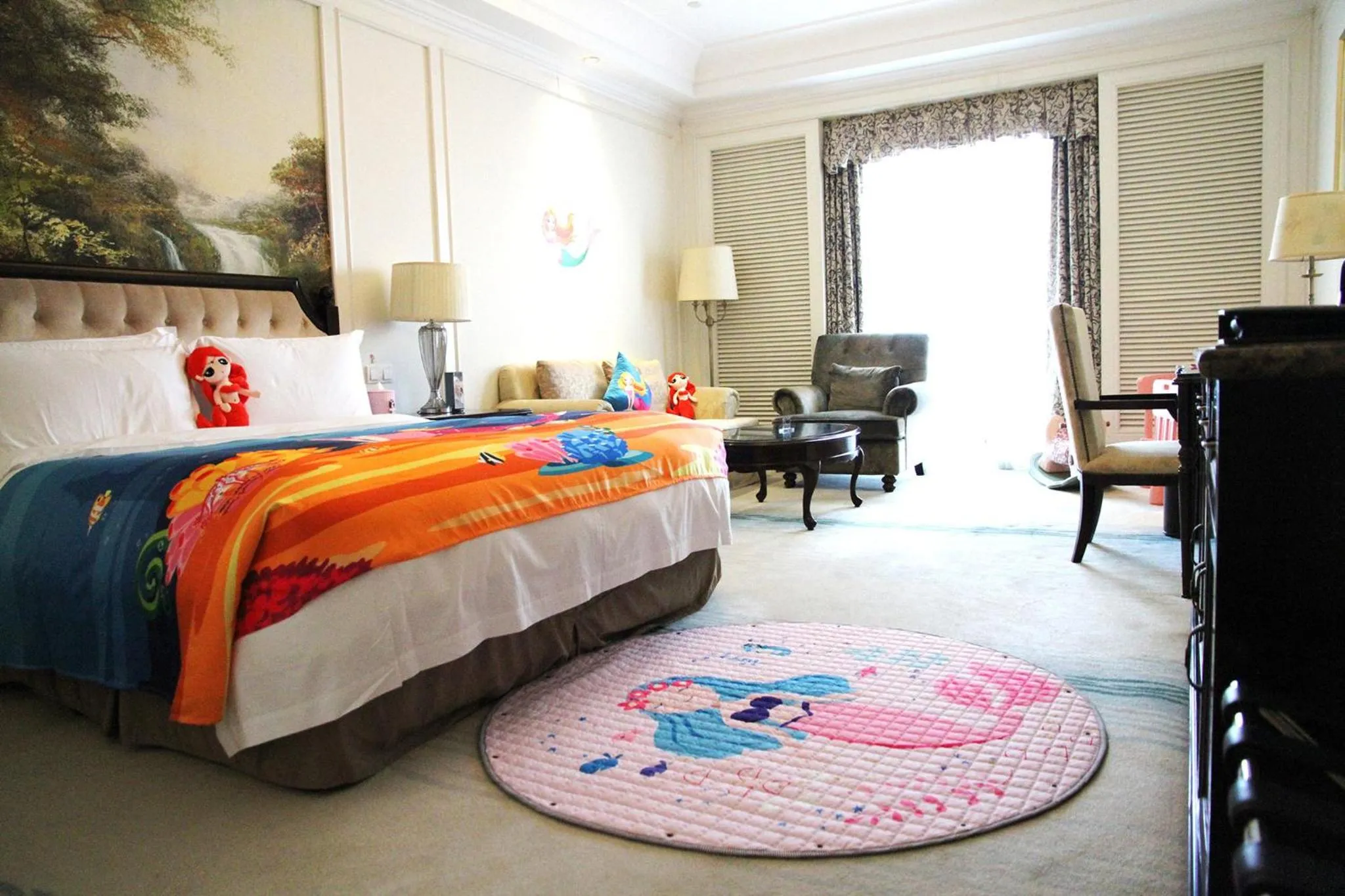 Photo of the whole room, Bed in Crowne Plaza Ocean Spring Resort by IHG