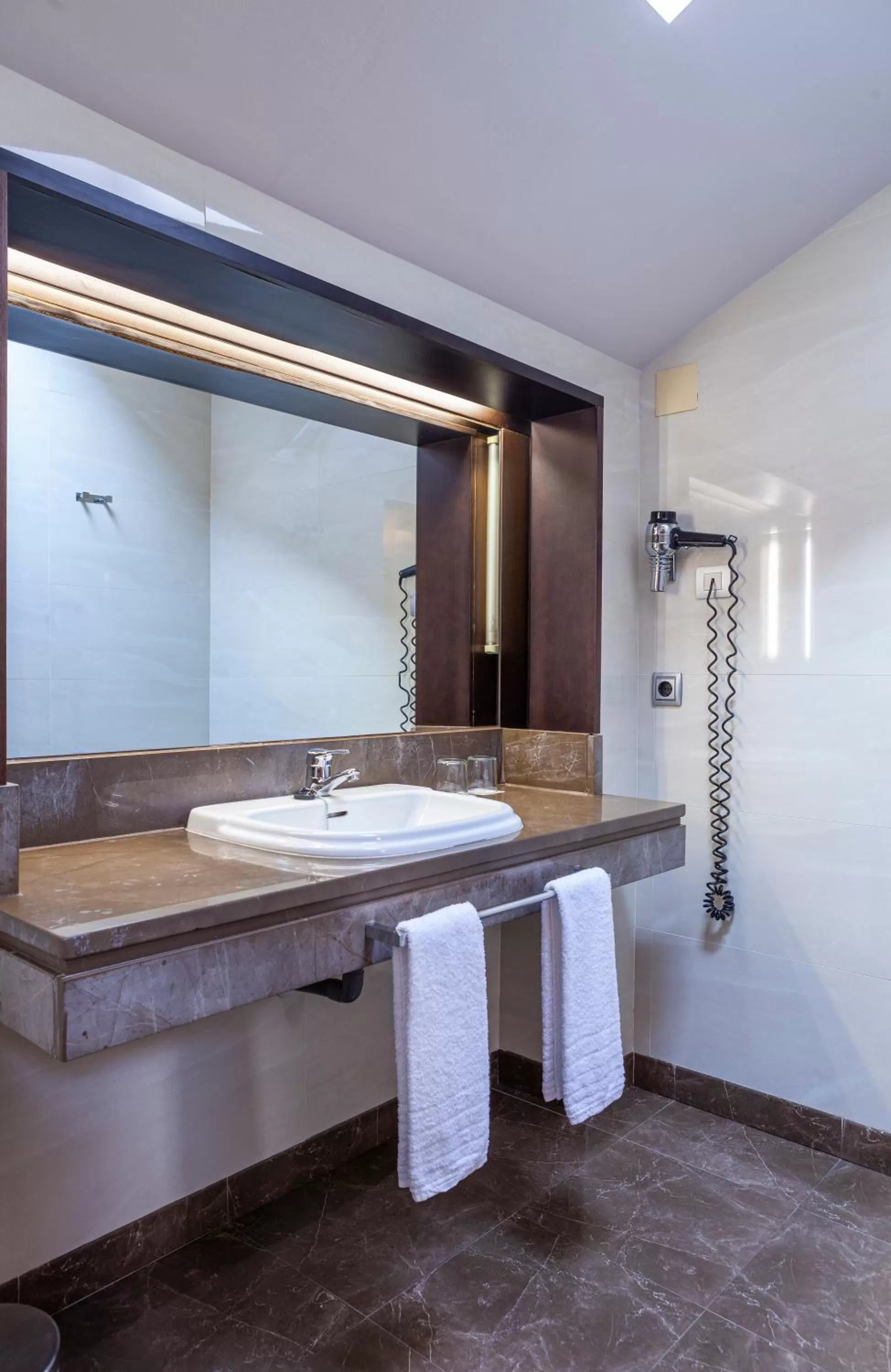 Bathroom in Hotel Macià Alfaros