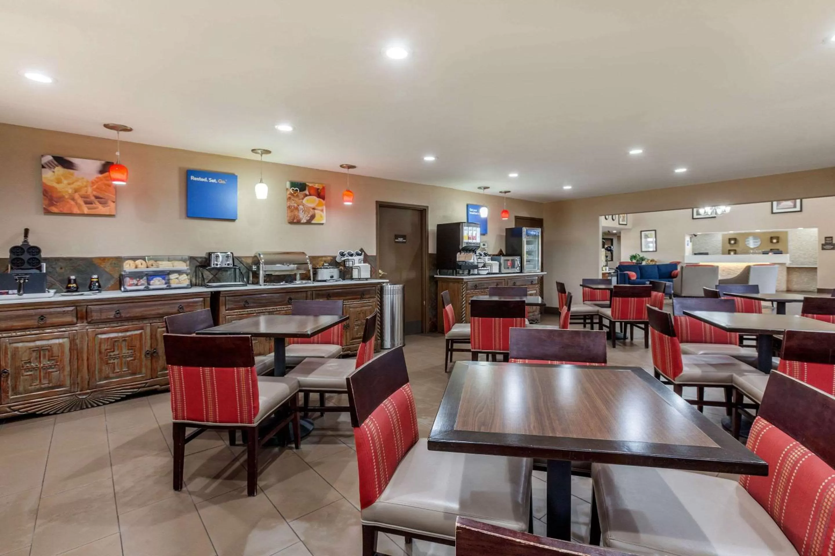 Restaurant/places to eat in Comfort Inn Santa Fe South