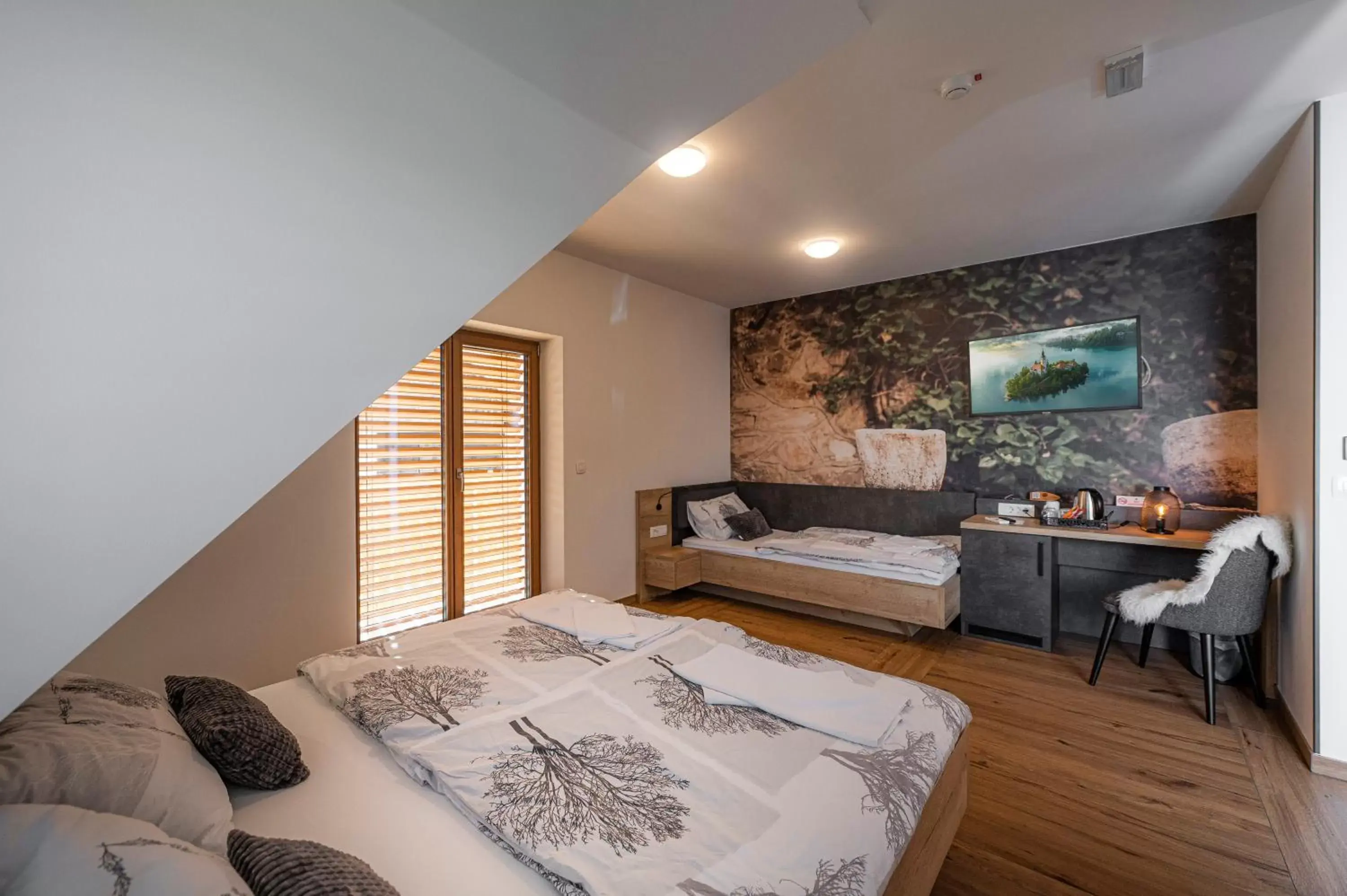 Classic Triple Room in Veldes B&B Classic Triple Room in Veldes B&B