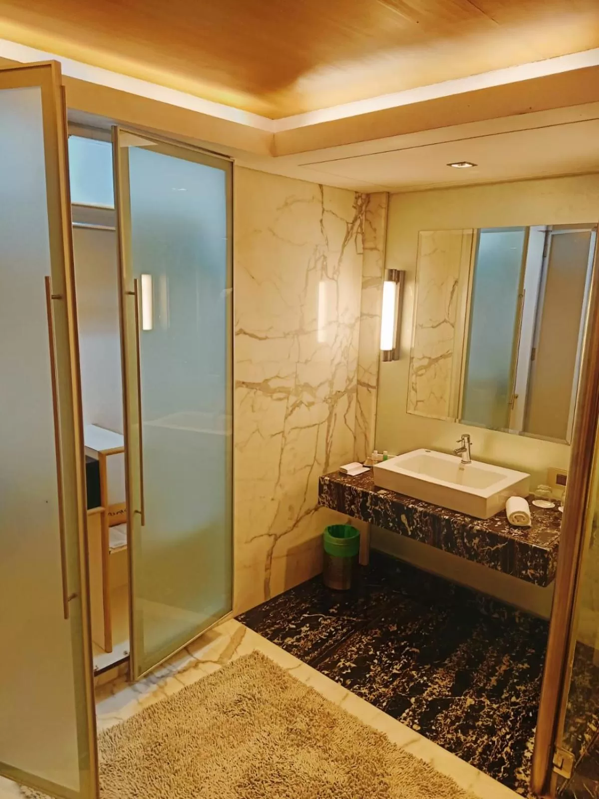 Bathroom, Bed in Mirage Hotel, Mumbai International Airport