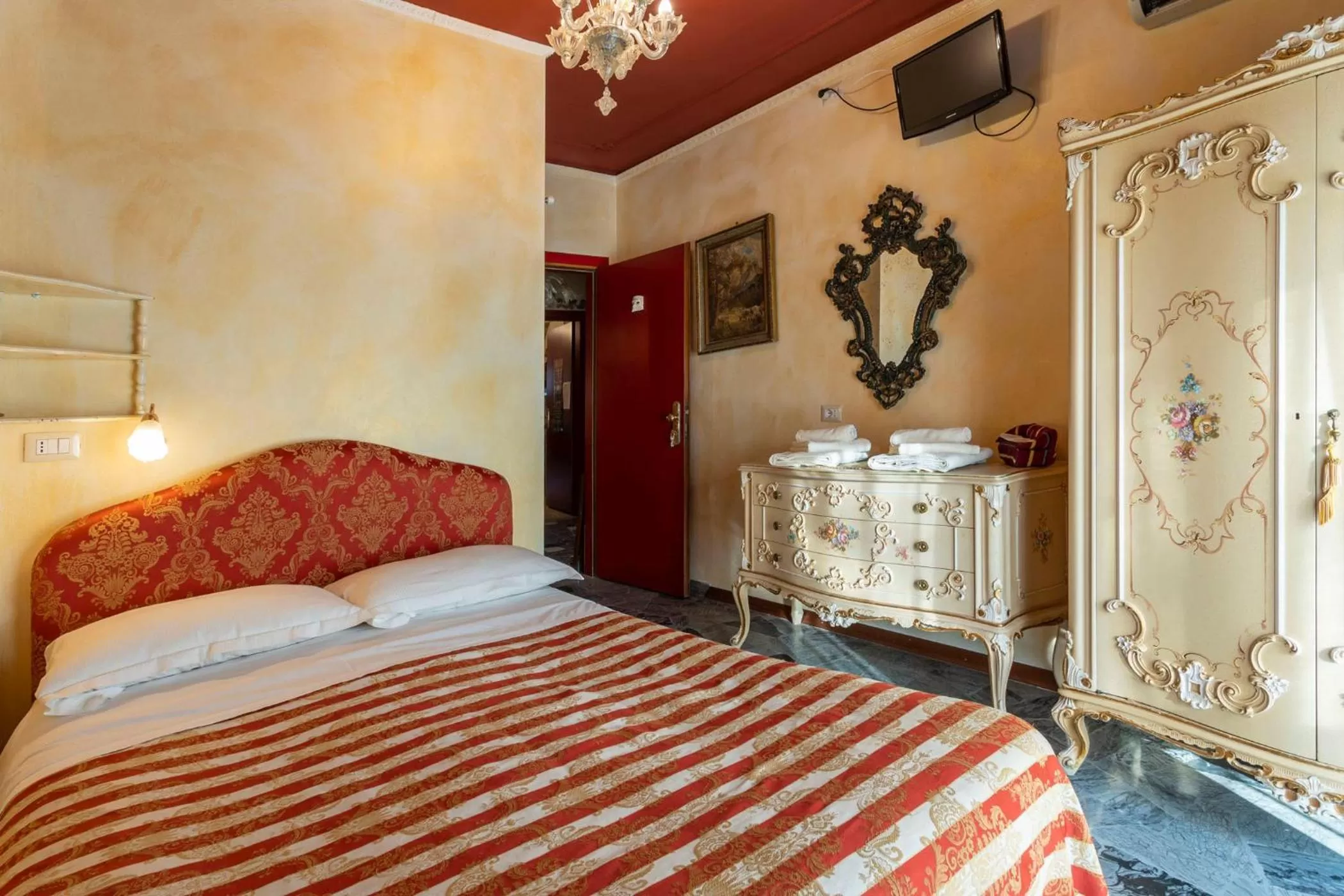 Property building, Bed in La Bauta