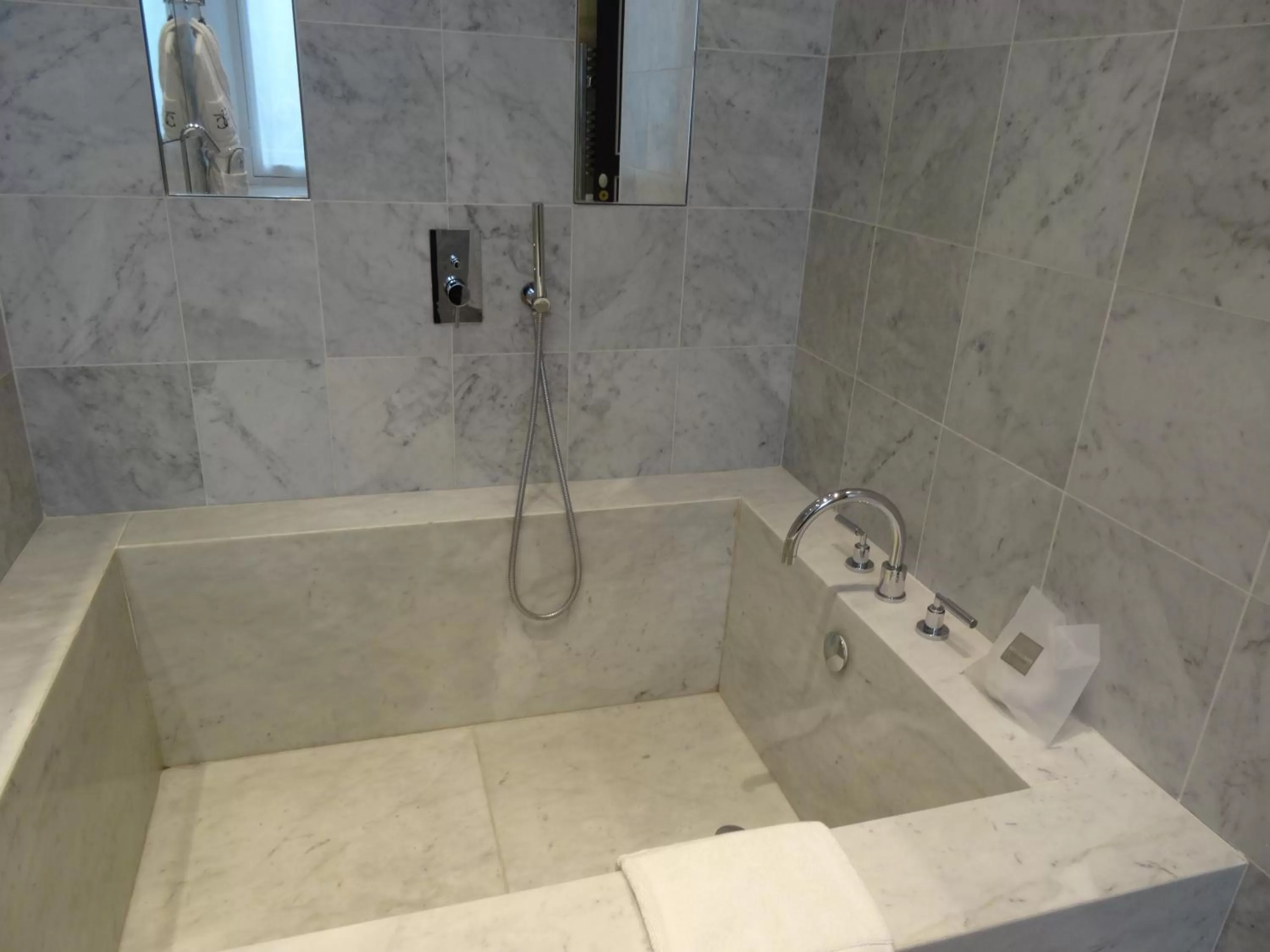 Bathroom in Jules César Hotel & Spa Arles - MGallery Collection