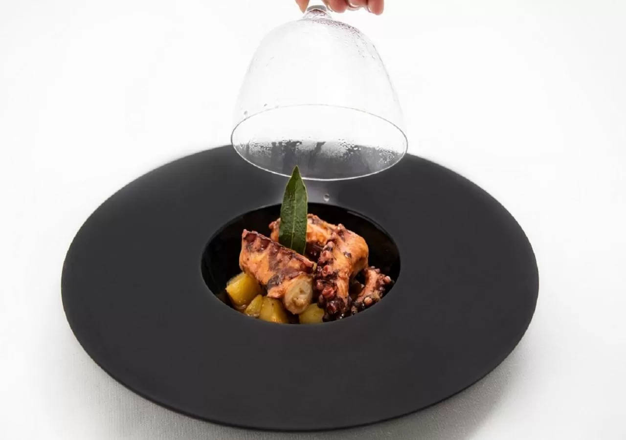 Food and drinks in Poli Hotel