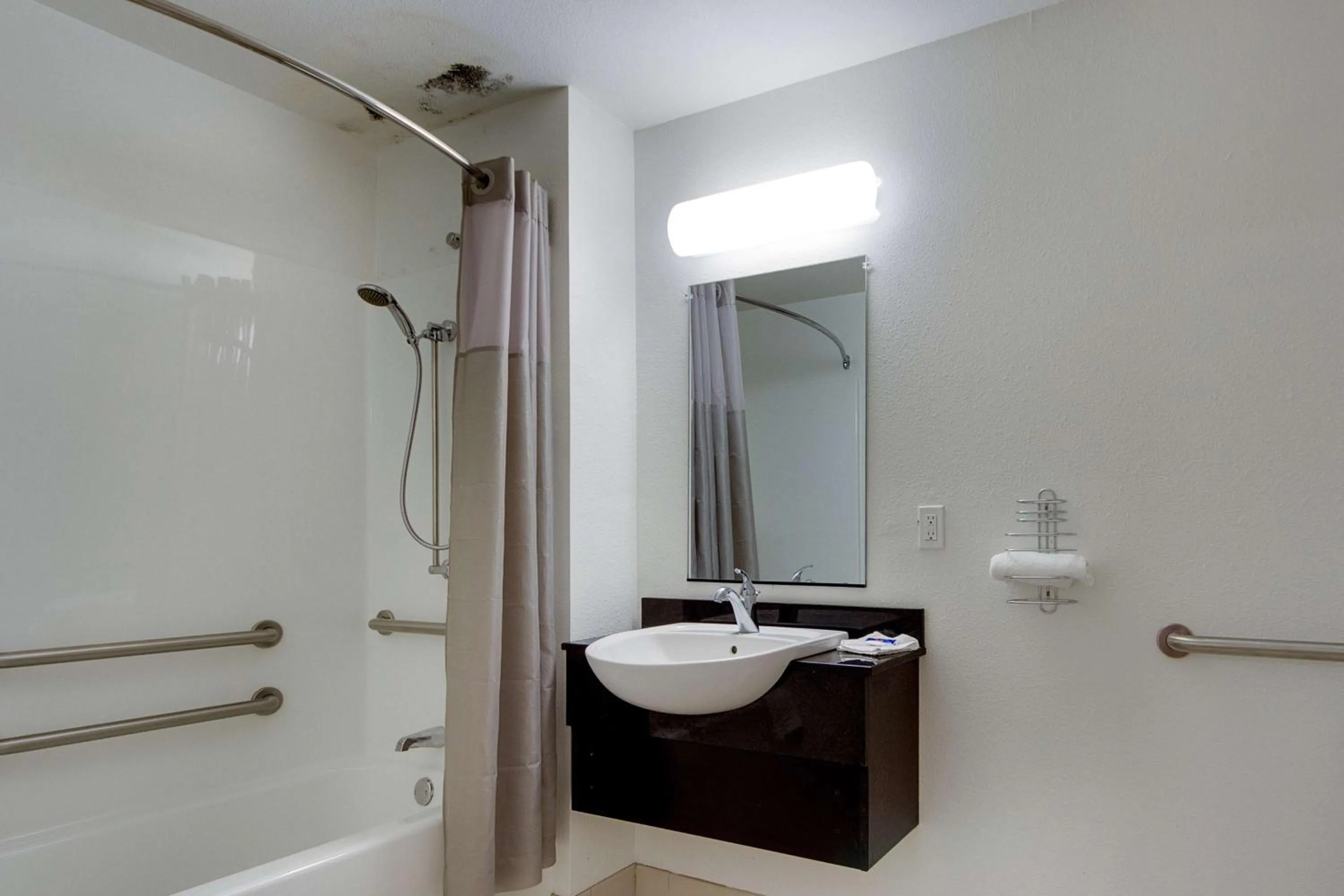 Shower in Avera Suites