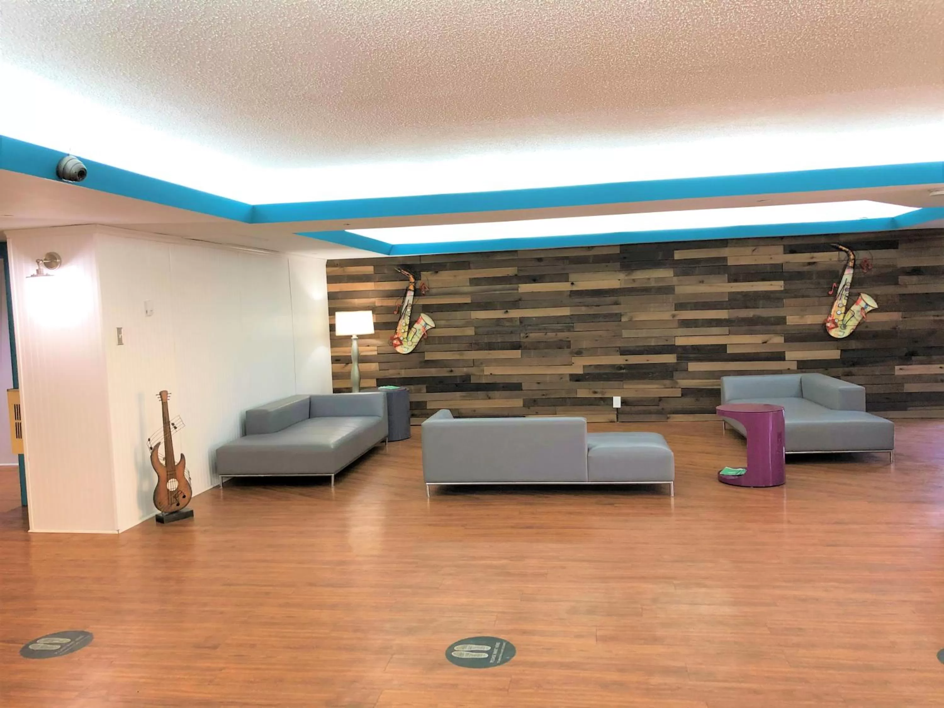 Property building in Rodeway inn- Nashville airport - Downtown - Mexican Restaurant on site