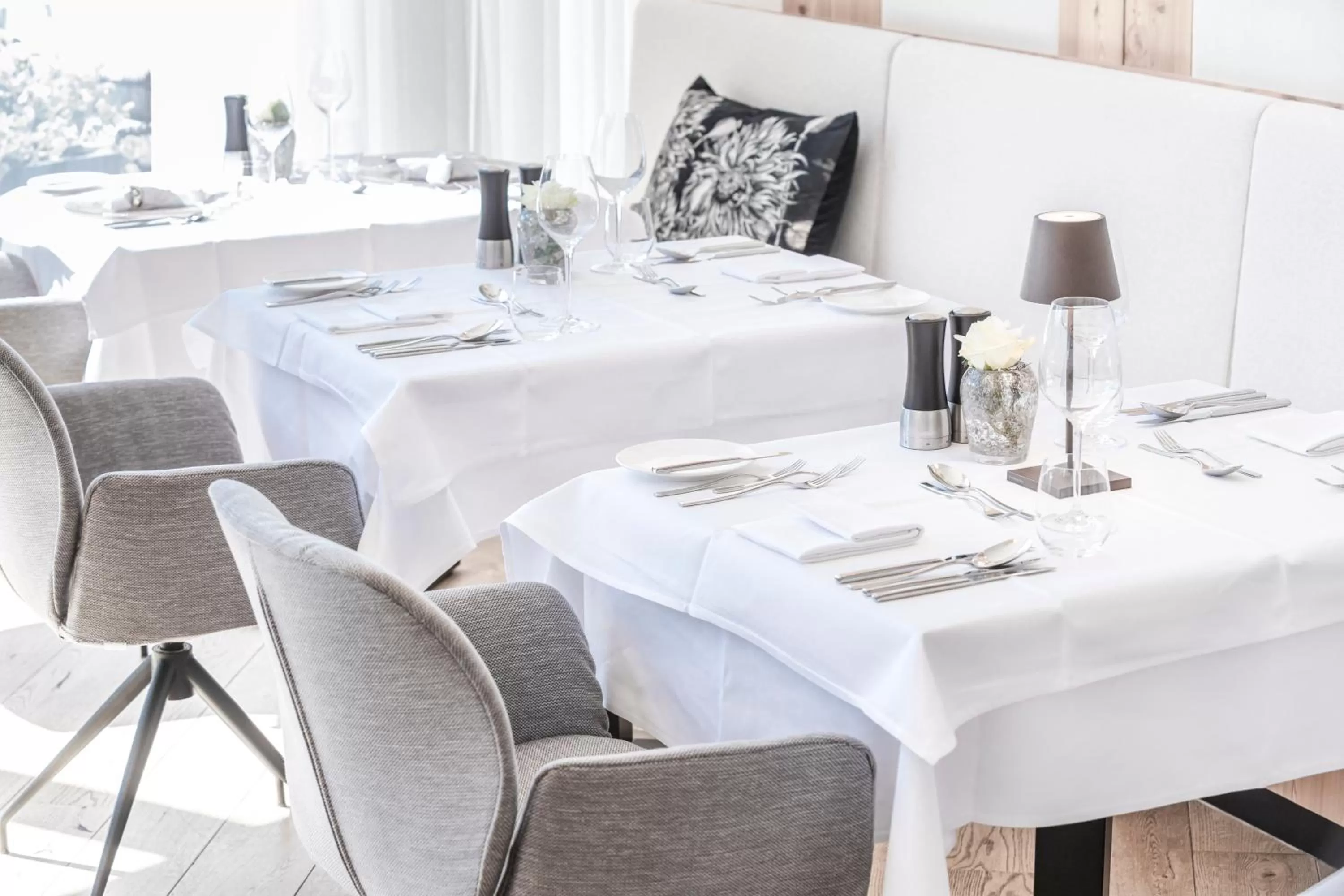 Restaurant/places to eat in NIDUM - Casual Luxury Hotel