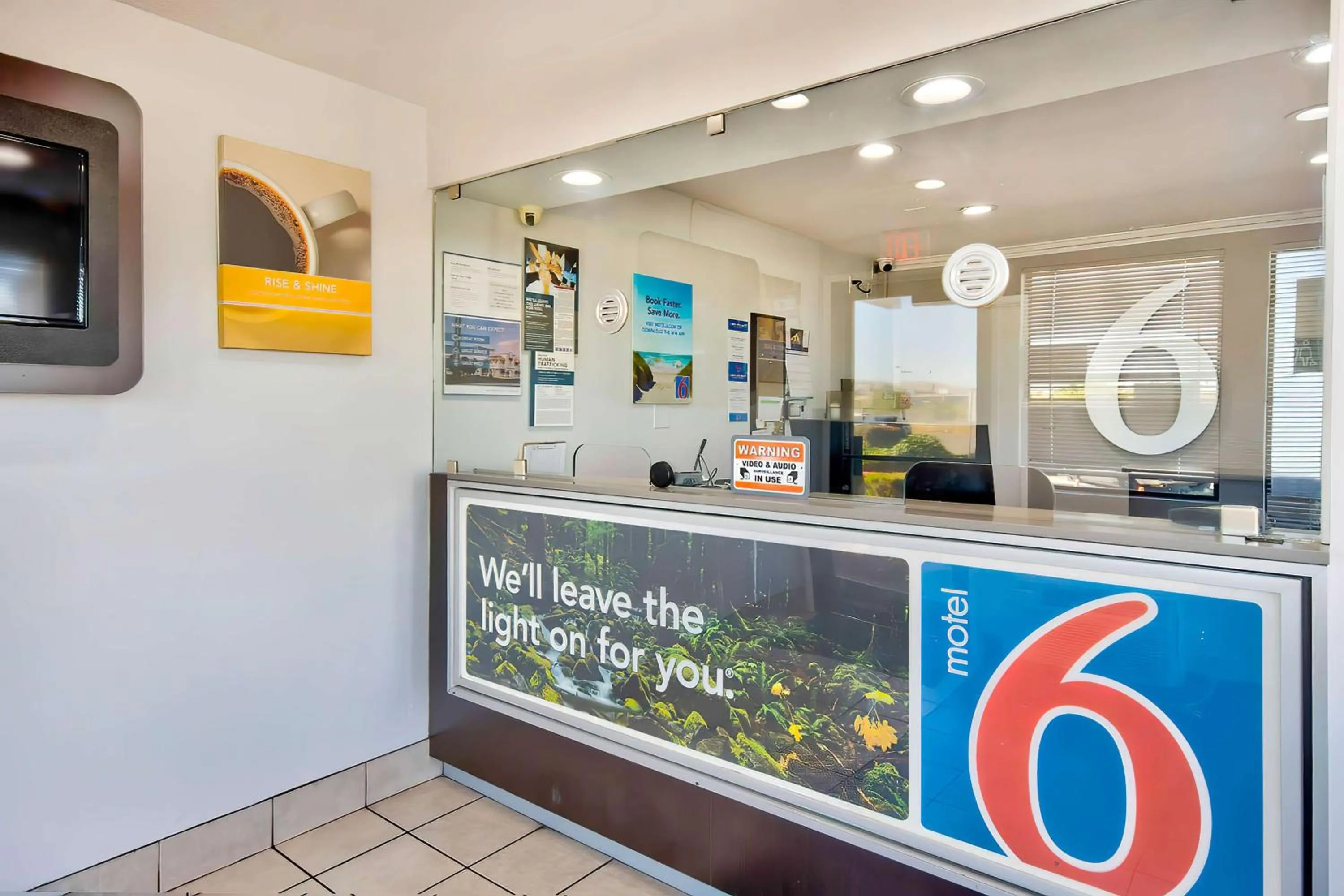 Lobby or reception in Motel 6-Vallejo, CA - Six Flags West