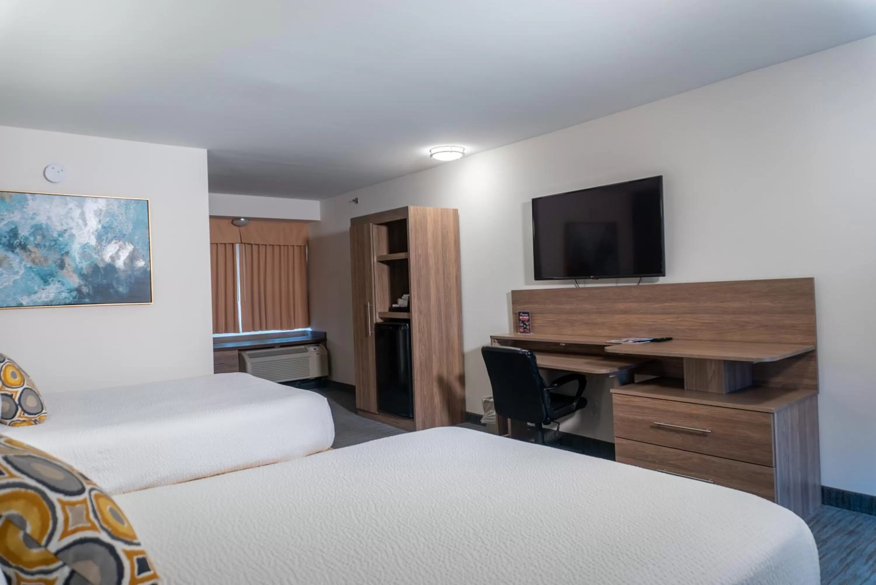 Bed in Days Inn by Wyndham Niagara Falls Centre St By the Falls