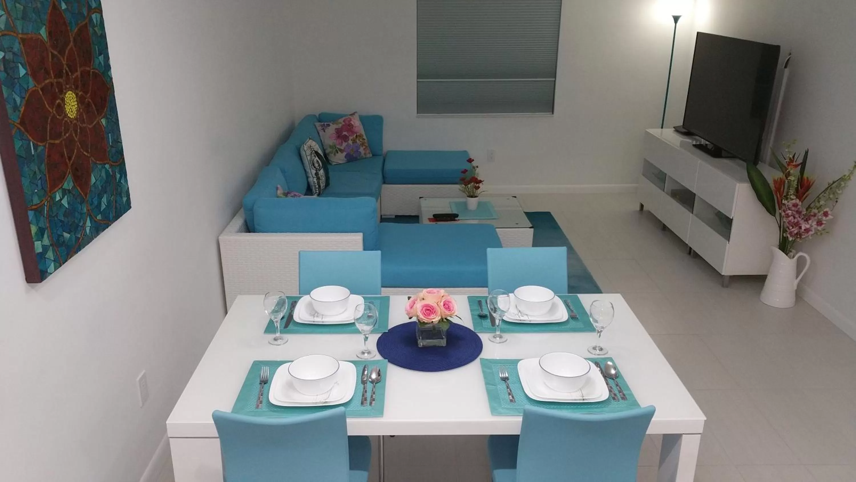 Dining area in Downtown Hollywood Boutique Hotel