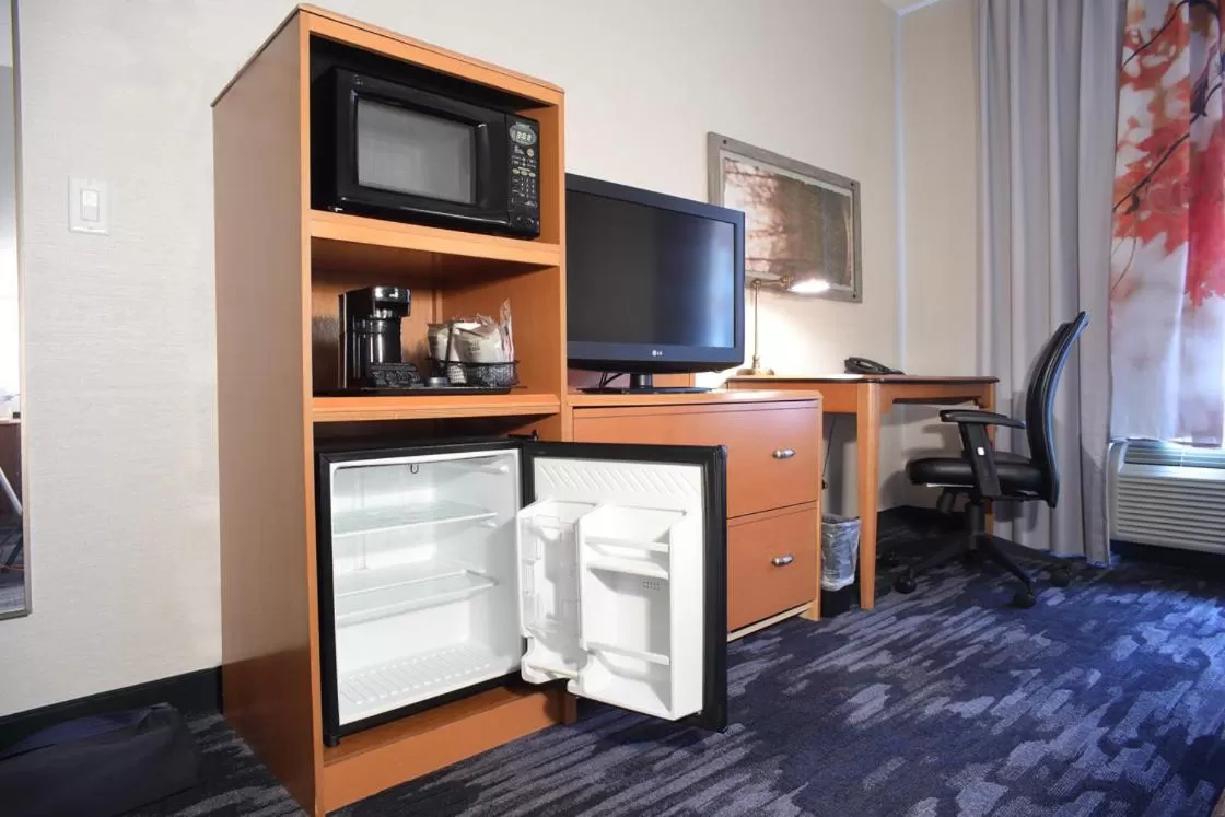 Coffee/tea facilities in Fairfield Inn & Suites by Marriott Millville Vineland