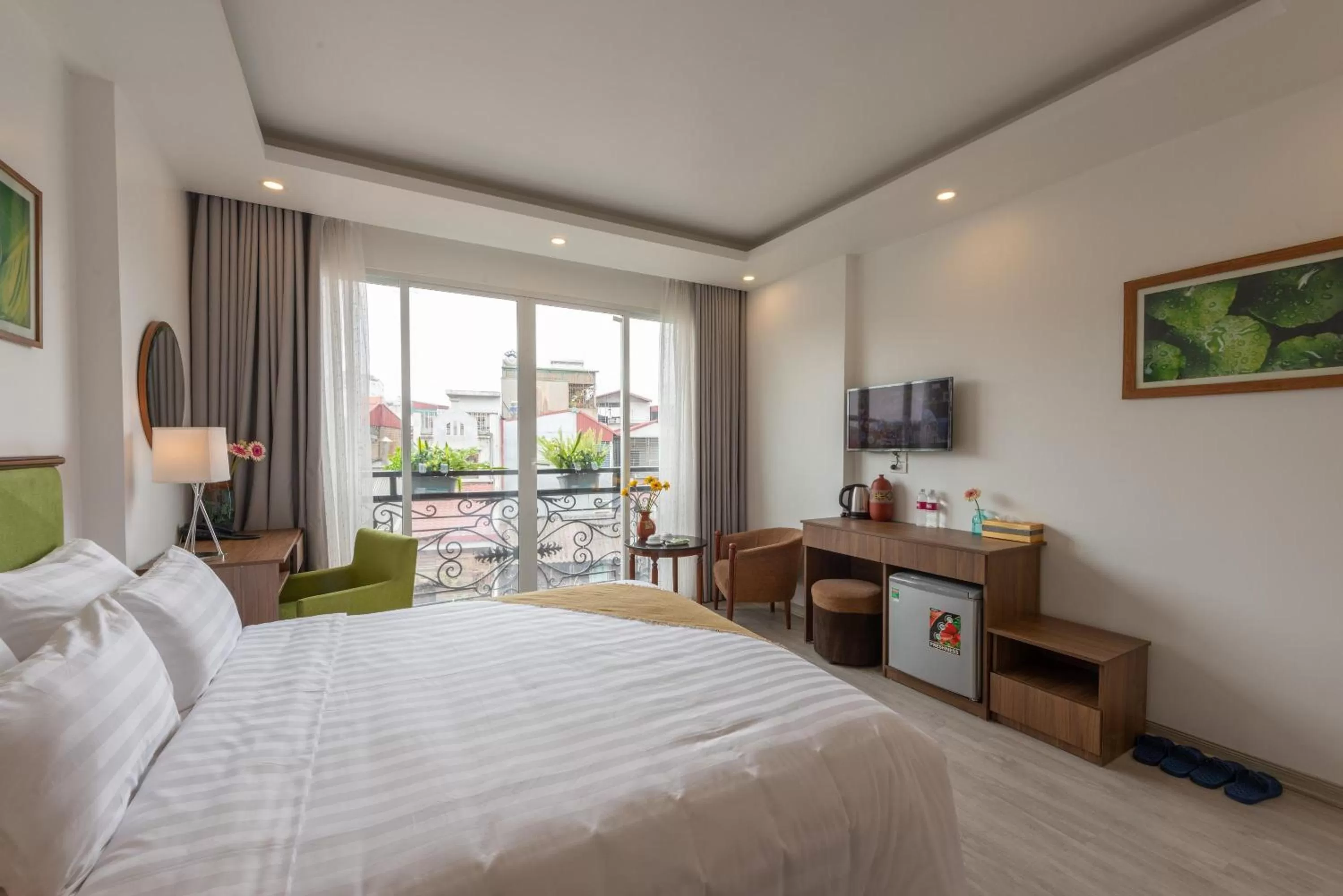 Photo of the whole room, Bed in AMI Old Quarter Hotel