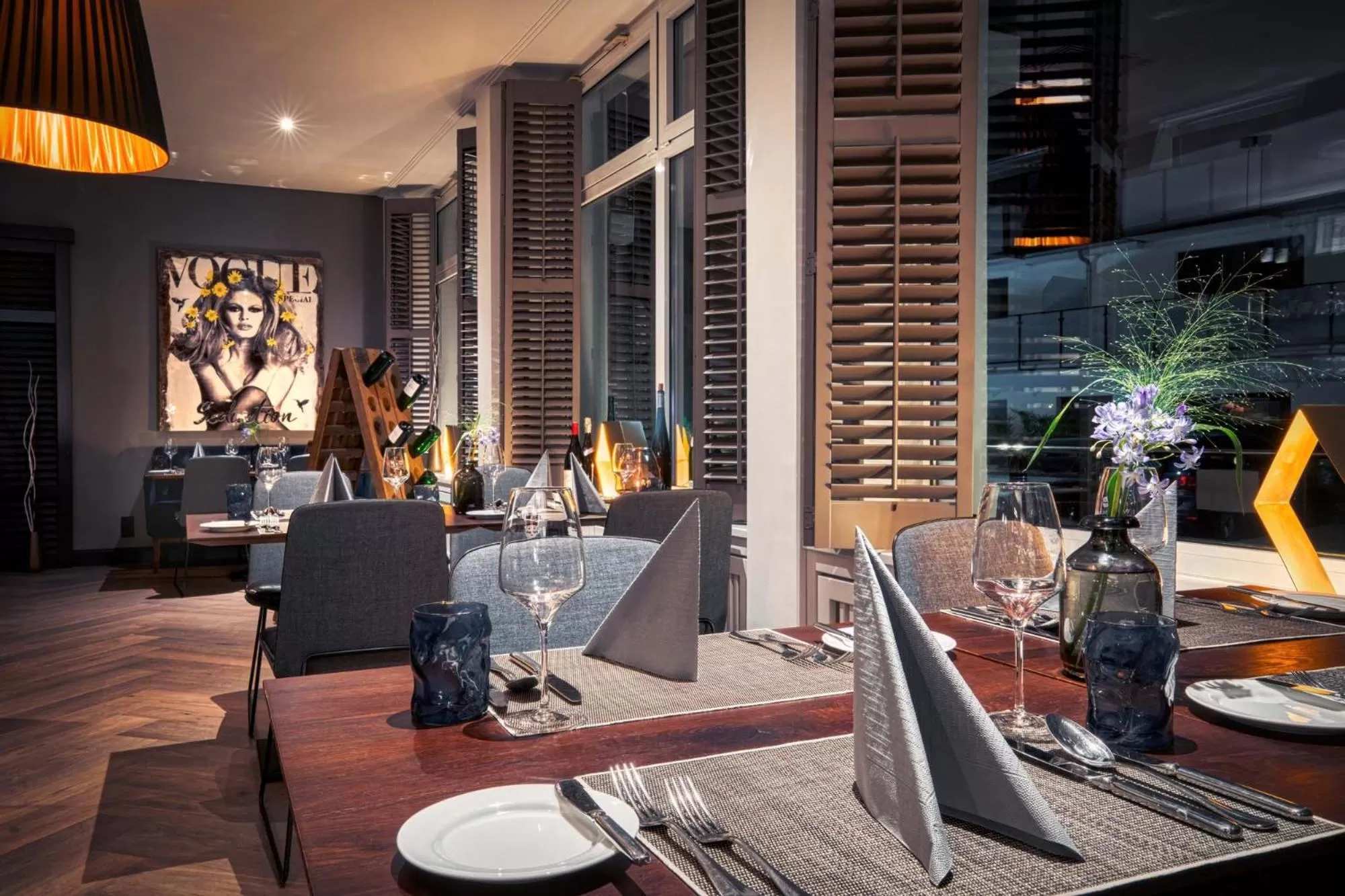 Restaurant/places to eat in Hotel Yachtclub