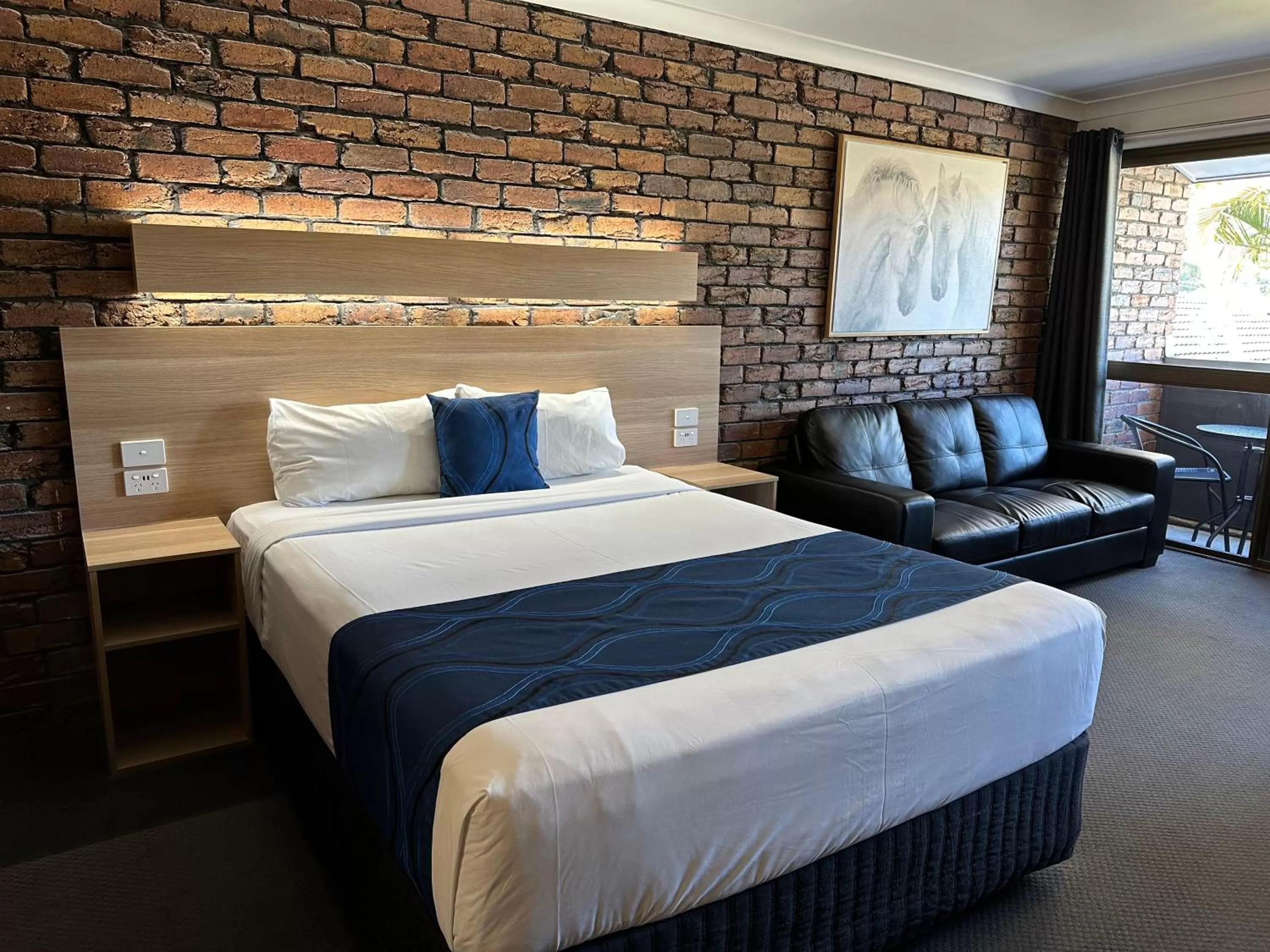 Bed in Logan City Motor Inn