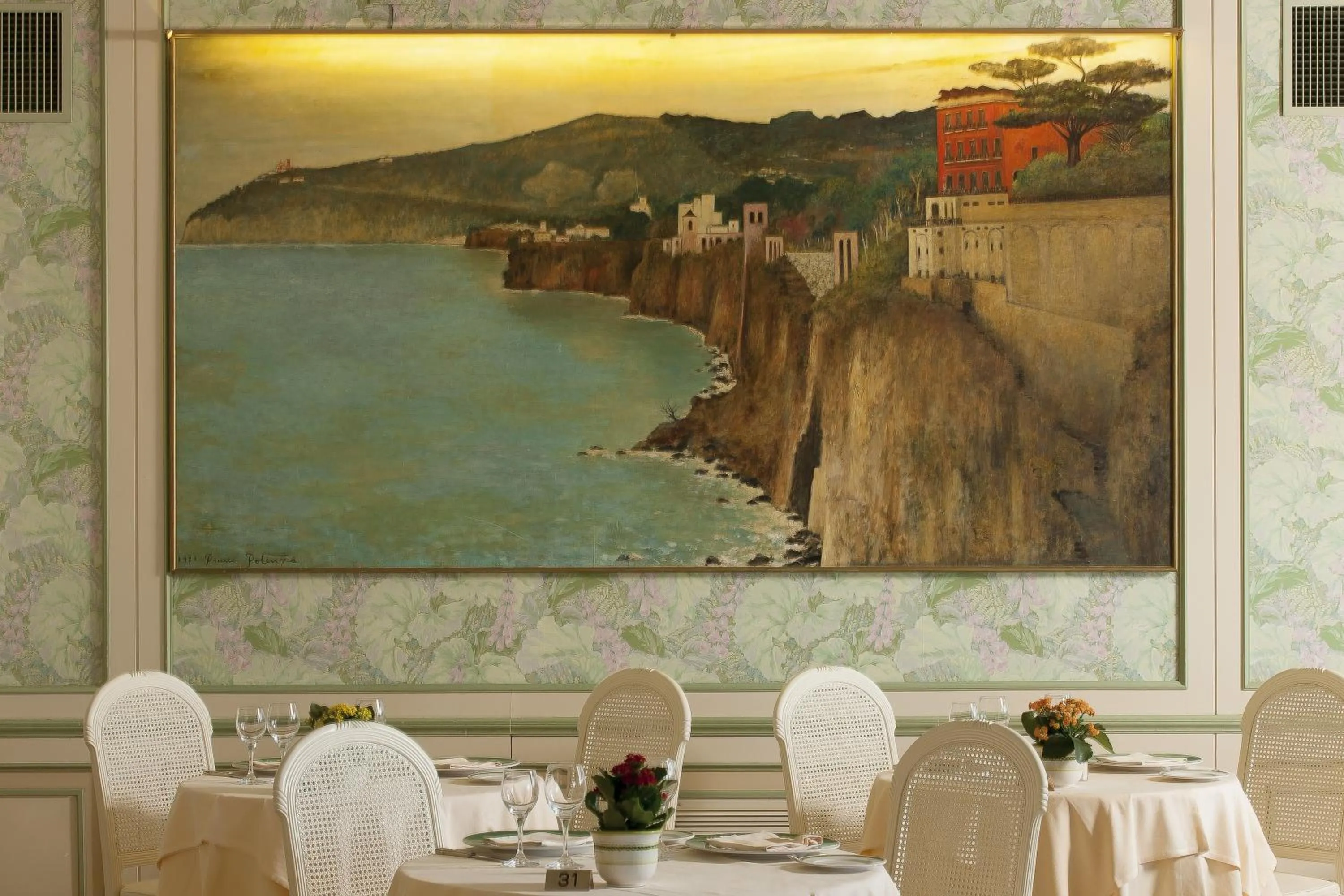 Restaurant/places to eat in Grand Hotel de la Ville