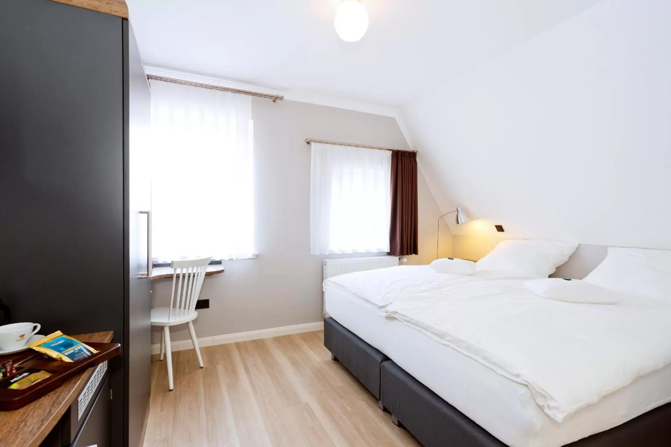 Double Room with Private Bathroom in Logierhaus RheintorEins Double Room with Private Bathroom in Logierhaus RheintorEins