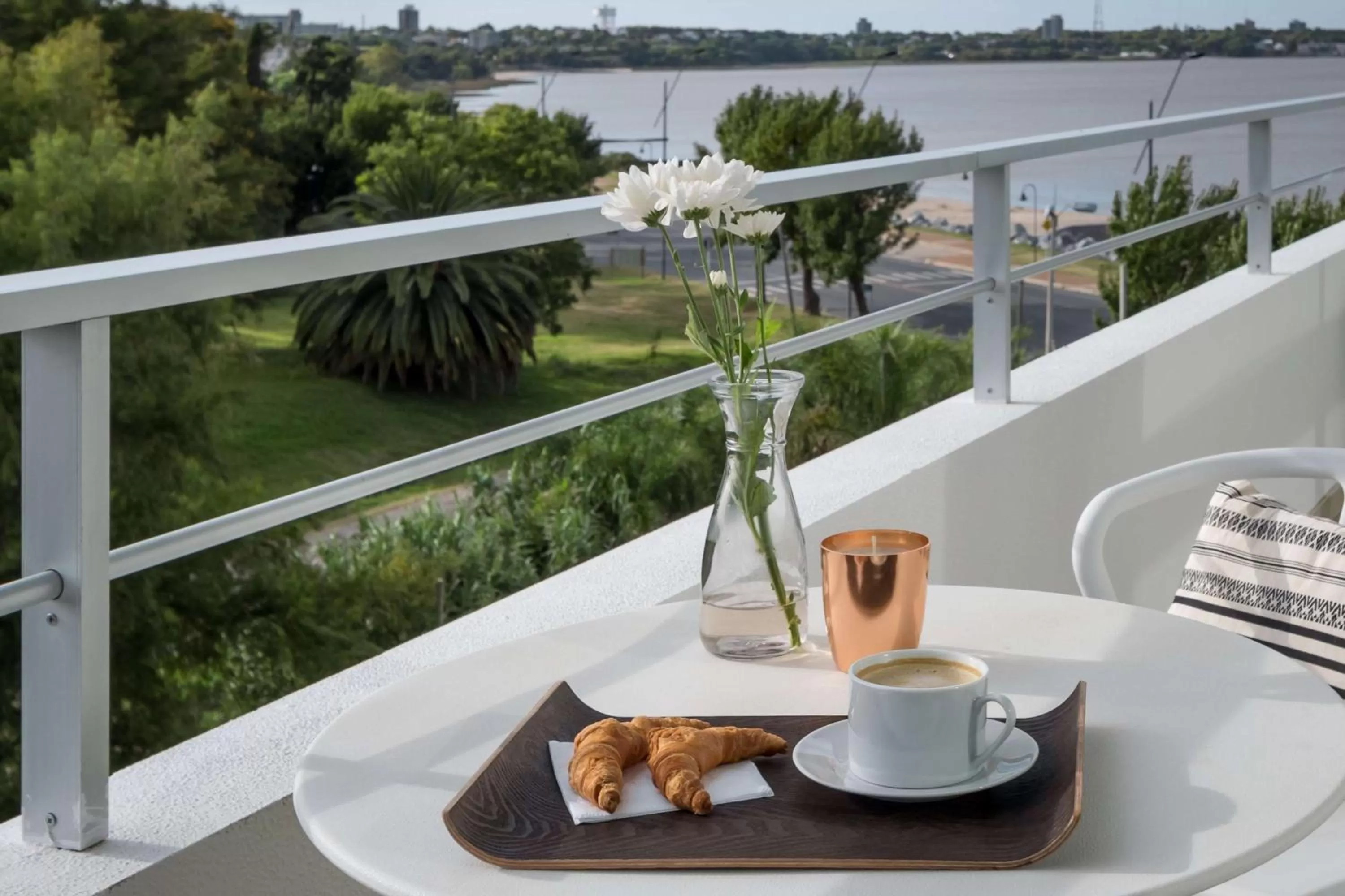 Photo of the whole room in Dazzler by Wyndham Colonia