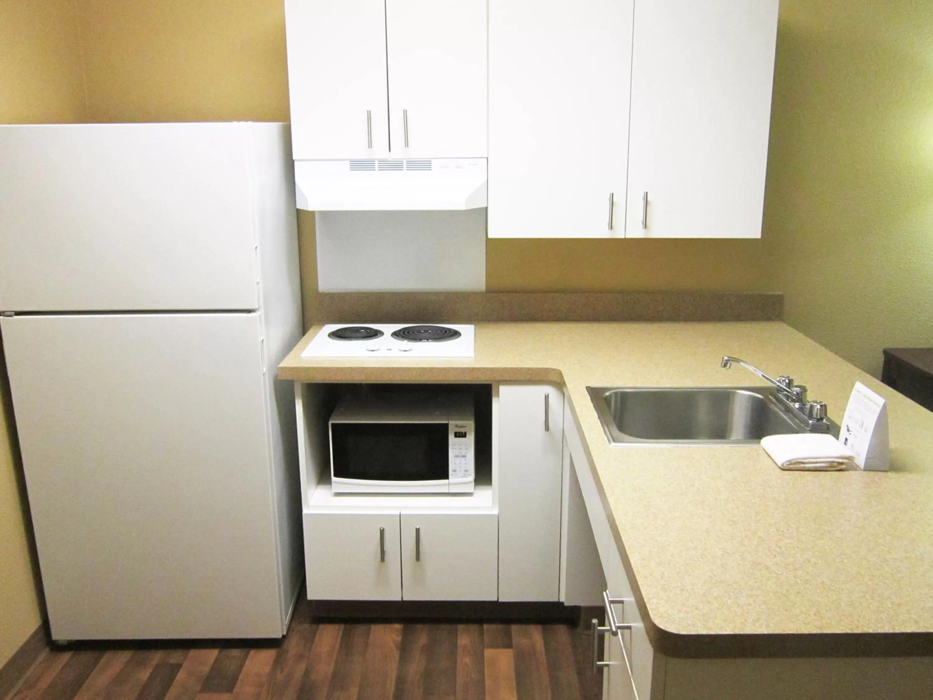 Kitchen or kitchenette in Extended Stay America Suites - Somerset - Franklin