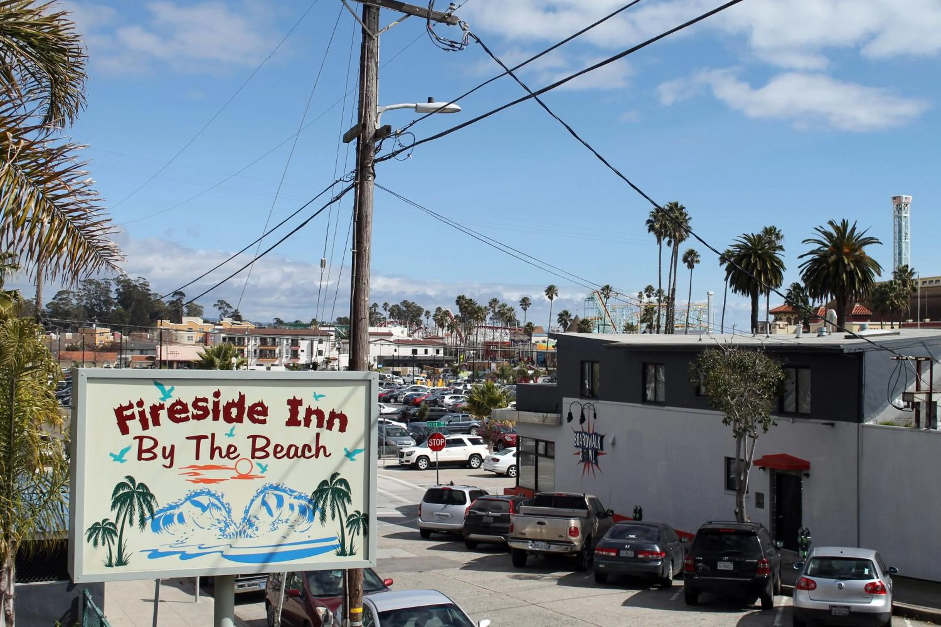 Fireside Inn By The Beach Boardwalk & Bowling