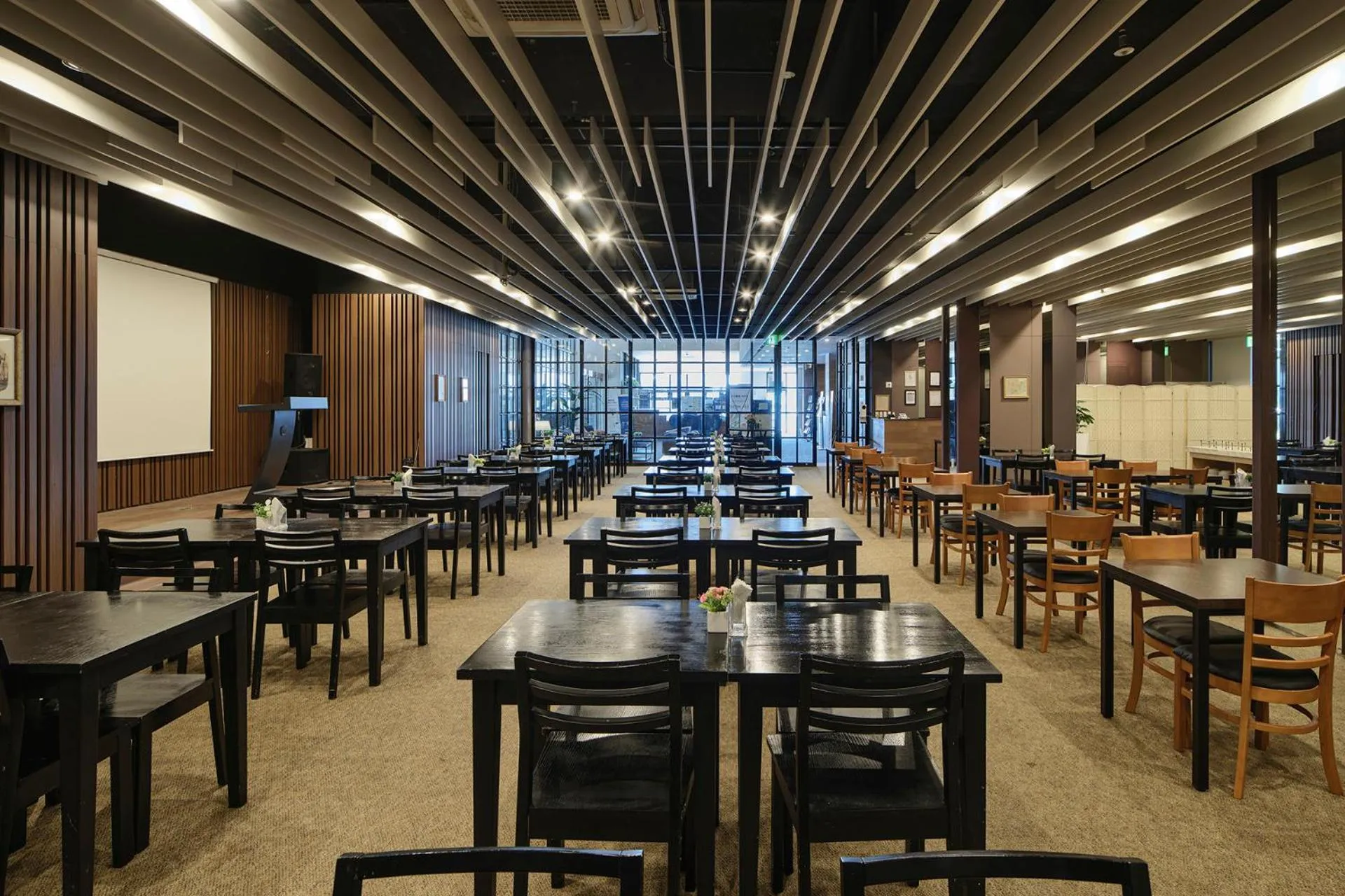 Restaurant/places to eat in The Island Blue Hotel