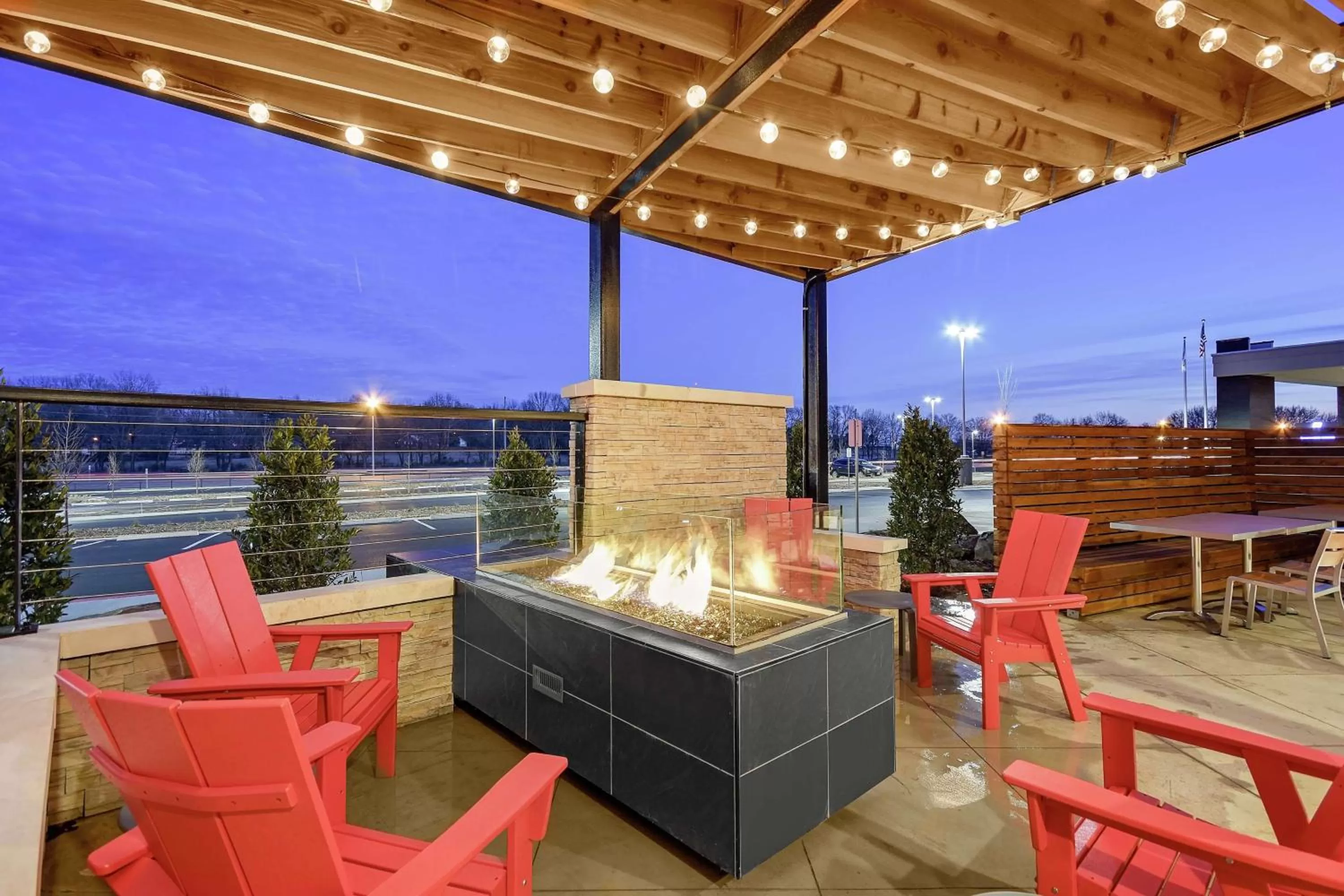 Restaurant/places to eat in Embassy Suites by Hilton Jonesboro Red Wolf Convention Center