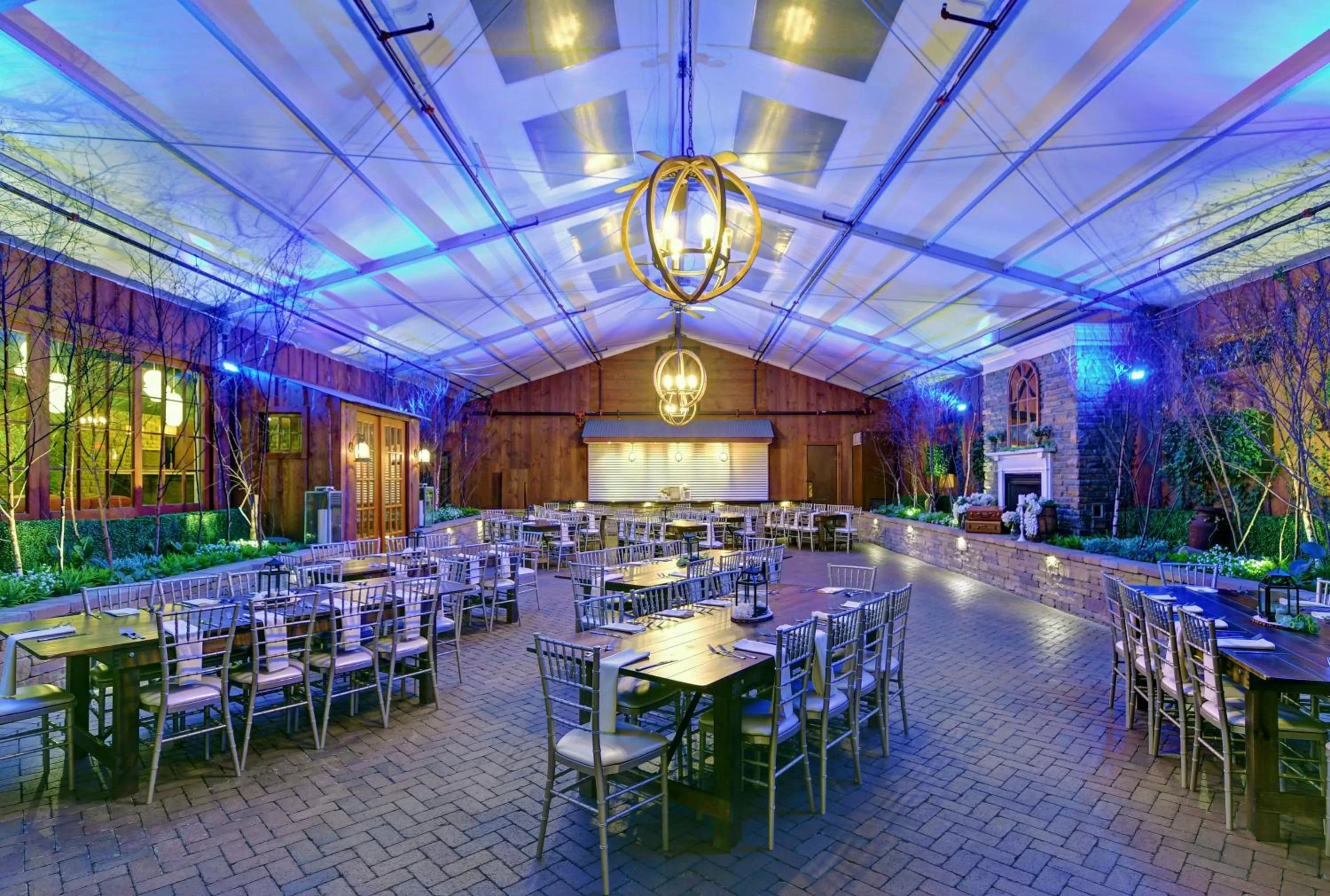 Restaurant/places to eat in Hilton Garden Inn Hamilton