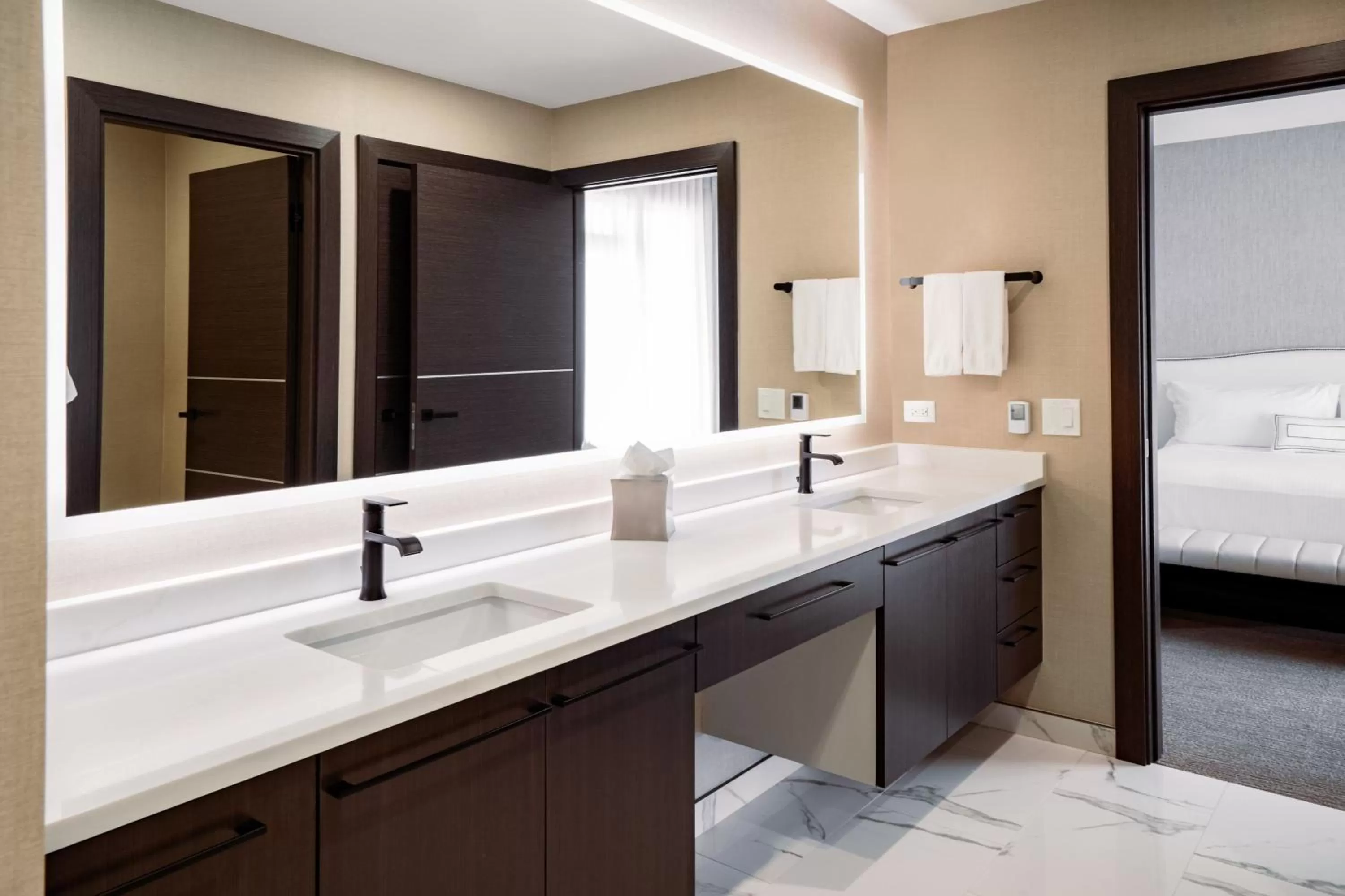 Bathroom, Bed in SpringHill Suites by Marriott Chicago Chinatown