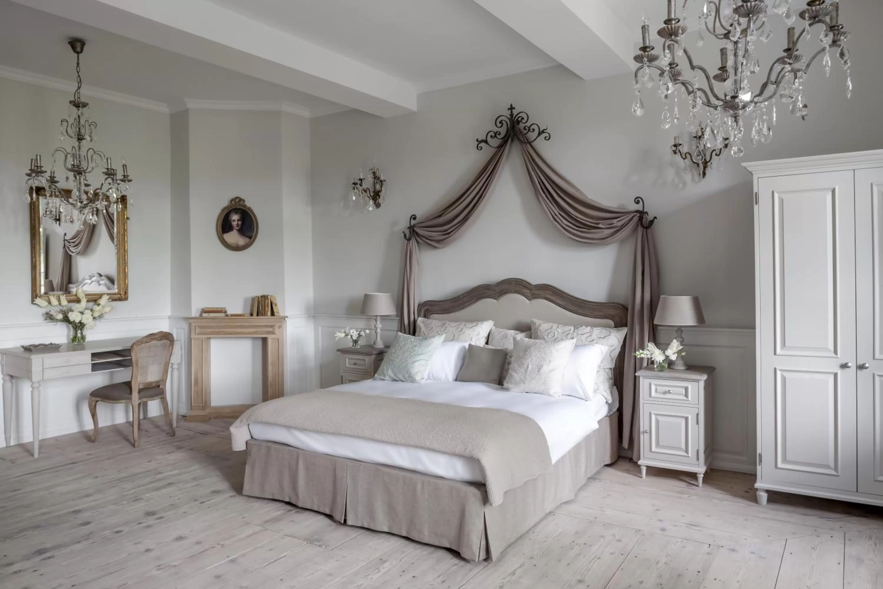 Photo of the whole room, Bed in Pałac Kamieniec