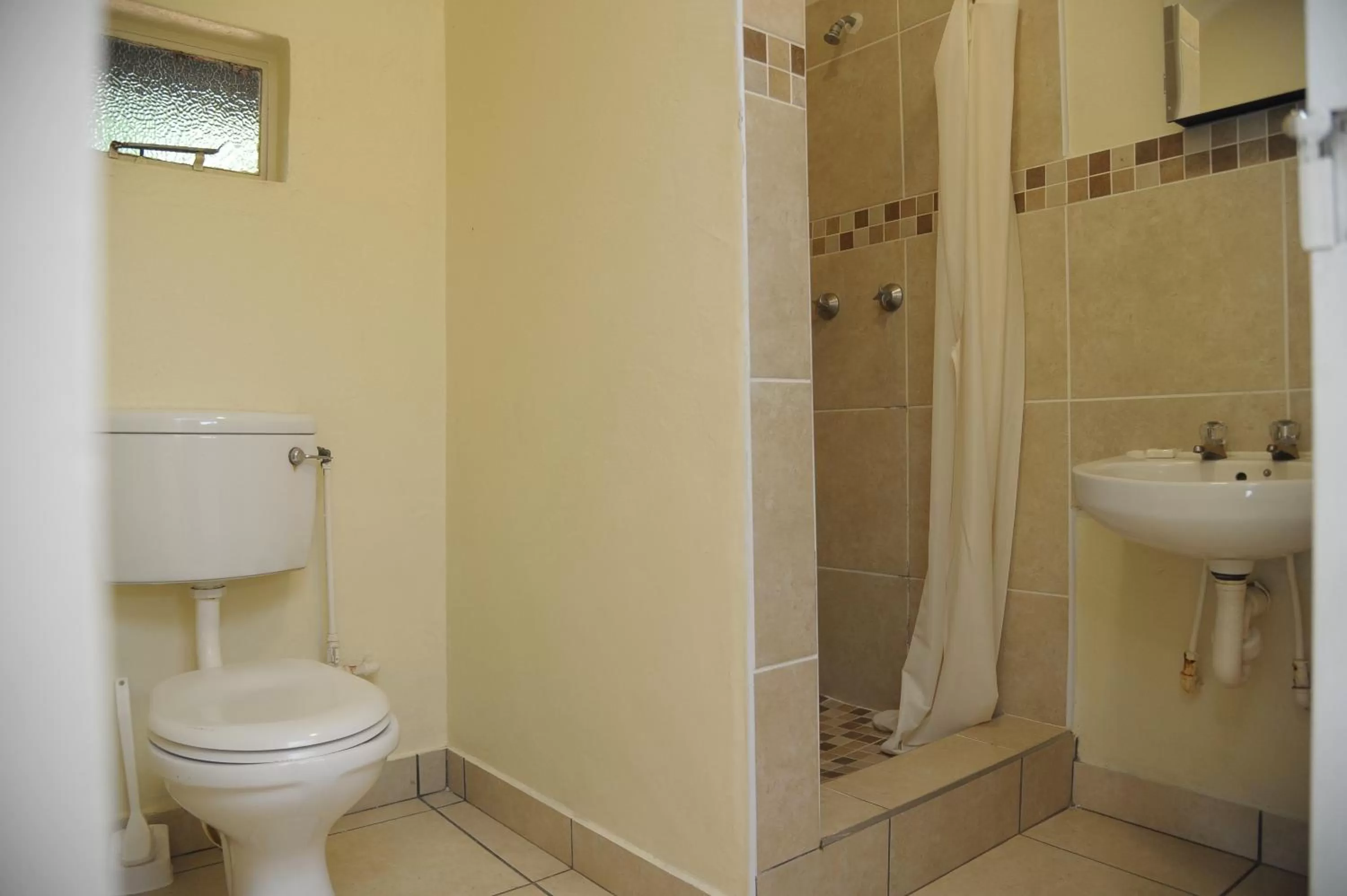 Bathroom in ATKV Buffelspoort