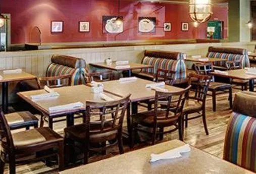 Restaurant/places to eat in Chateau Nova Kingsway