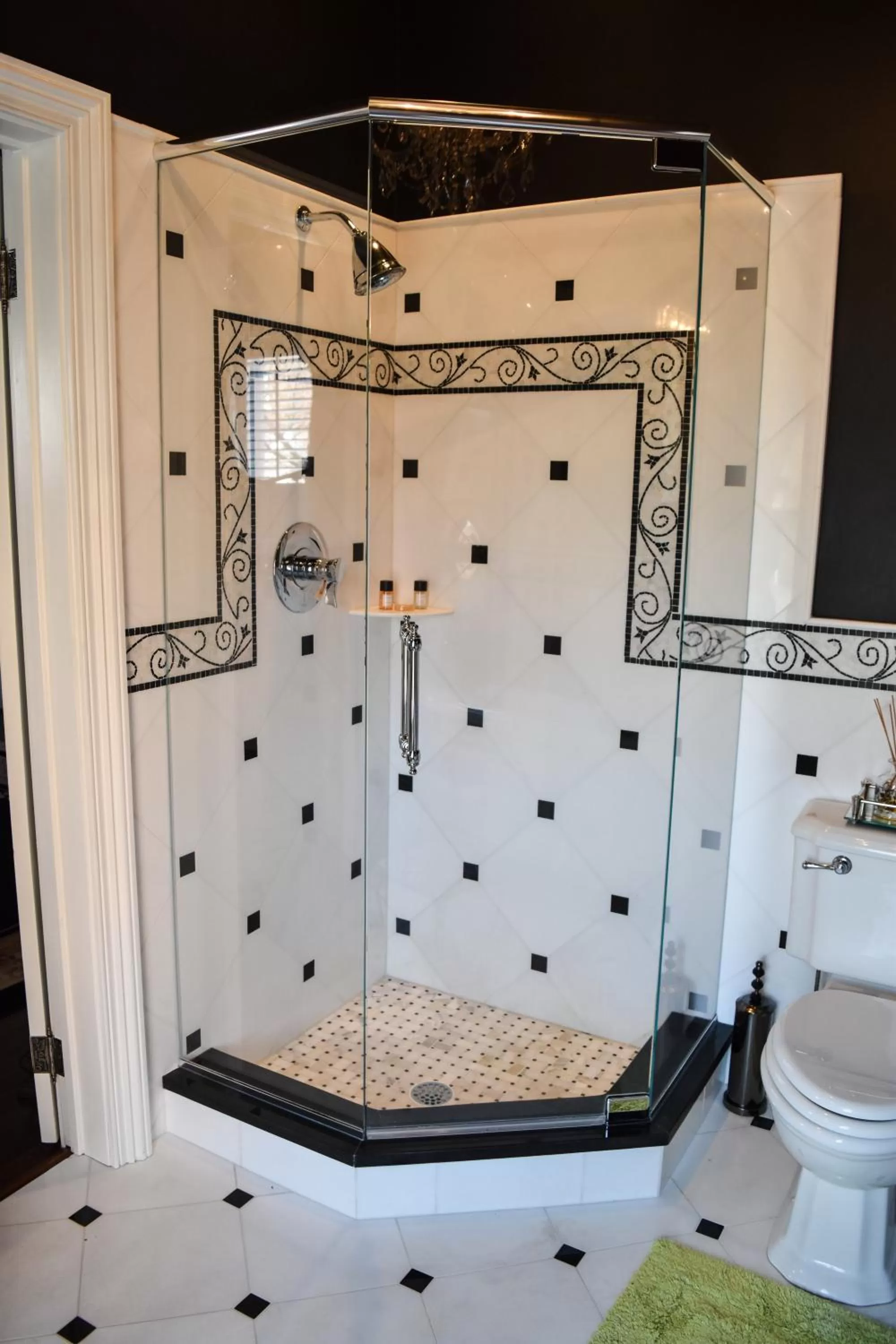 Shower in The Richard Johnston Inn & 1890 Caroline House