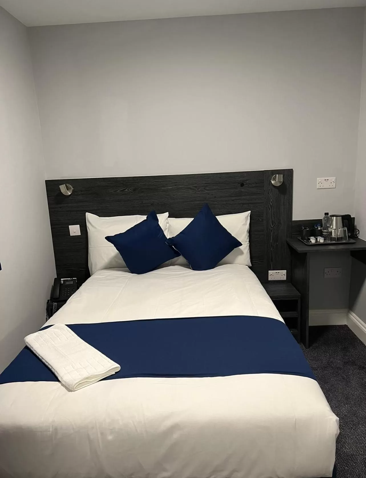 Bedroom, Bed in Blue Sapphire Hotel