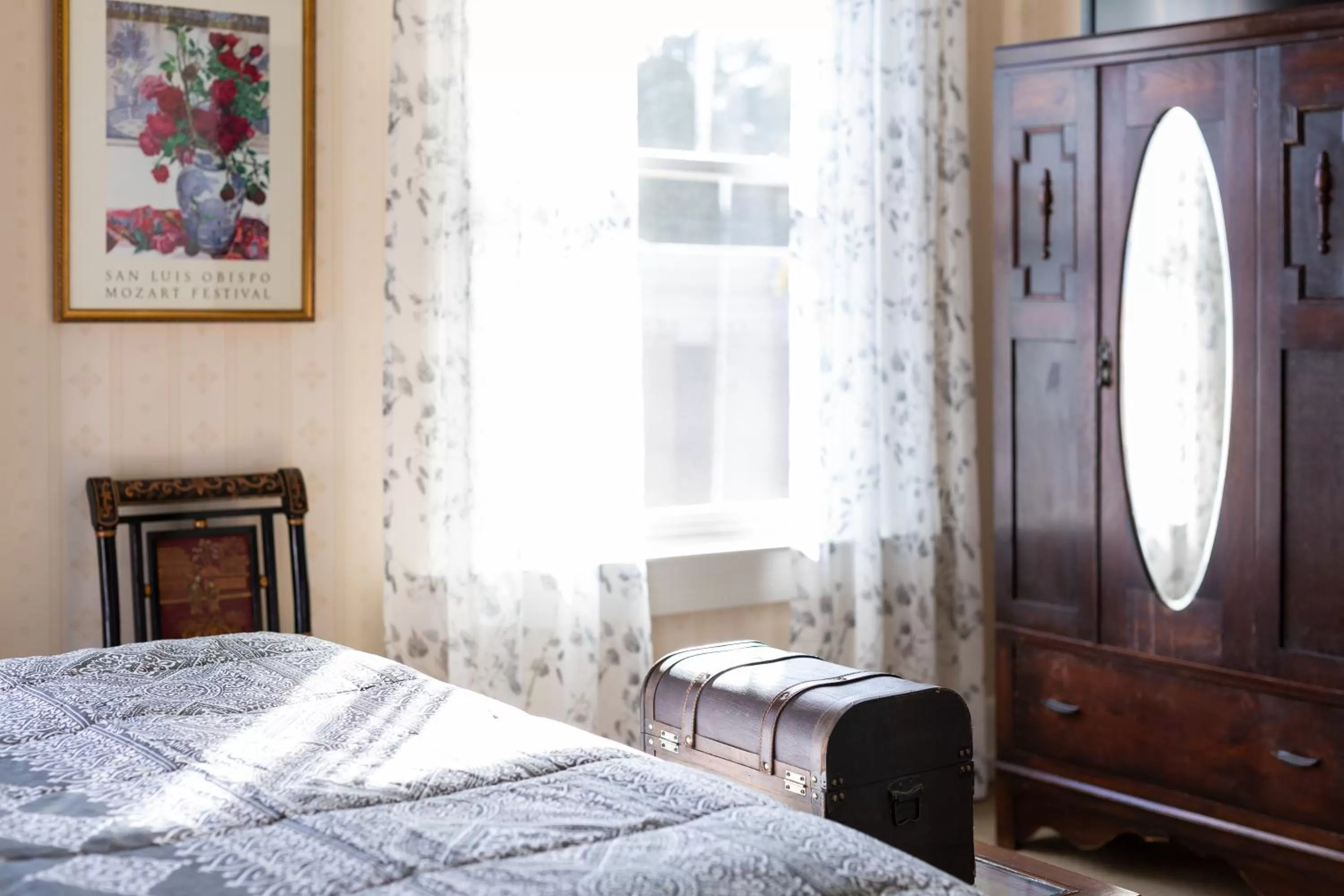 Decorative detail, Bed in Garden Street Inn Downtown San Luis Obispo, A Kirkwood Collection Hotel