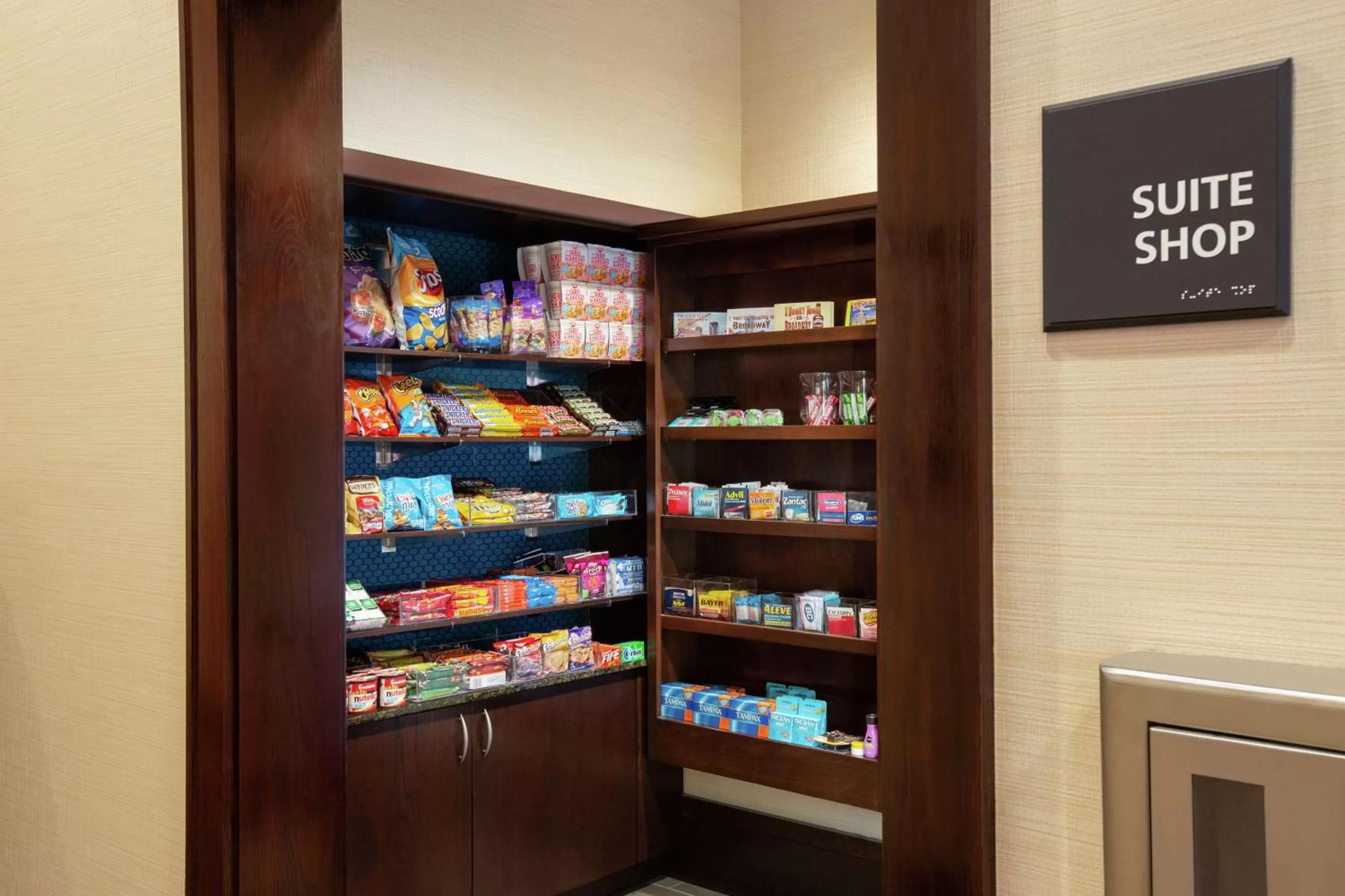 Dining area in Hampton Inn & Suites Nashville-Downtown