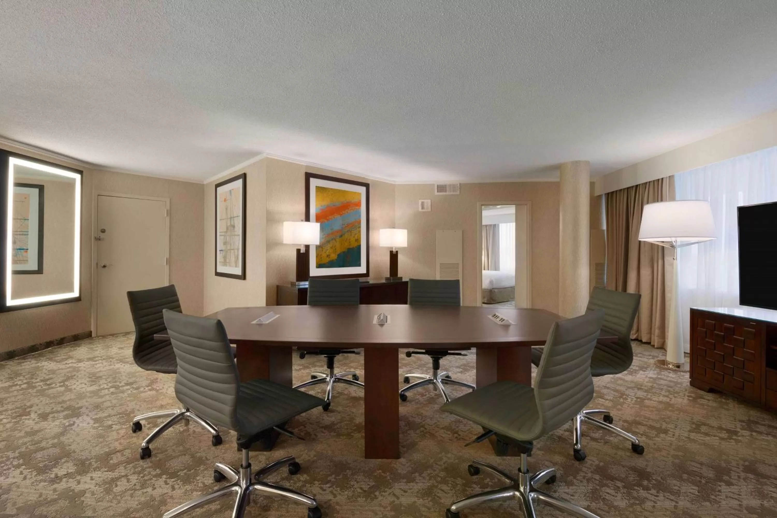 Bed in Embassy Suites by Hilton Baltimore at BWI Airport