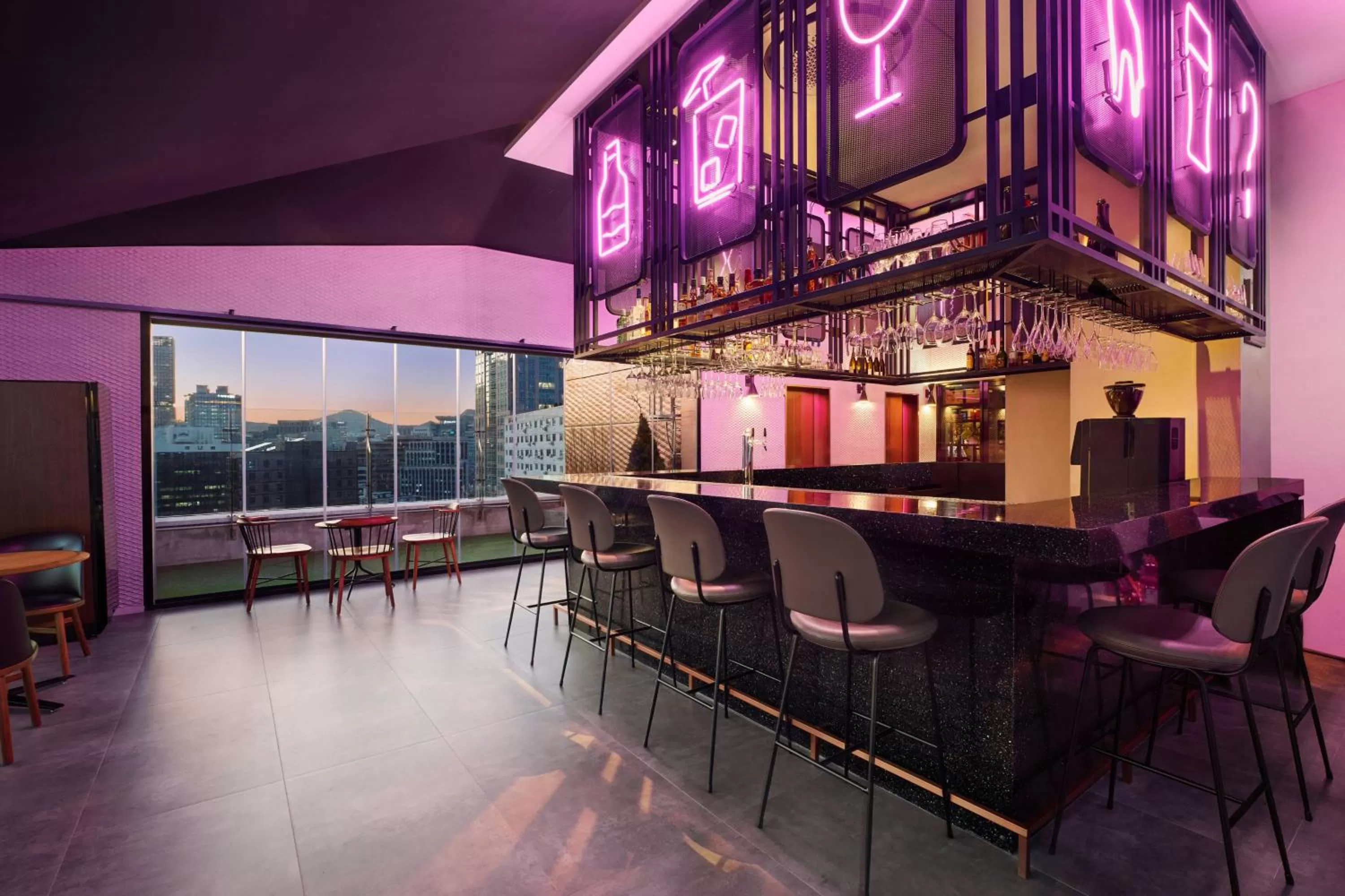 Lounge or bar in Moxy Seoul Insadong