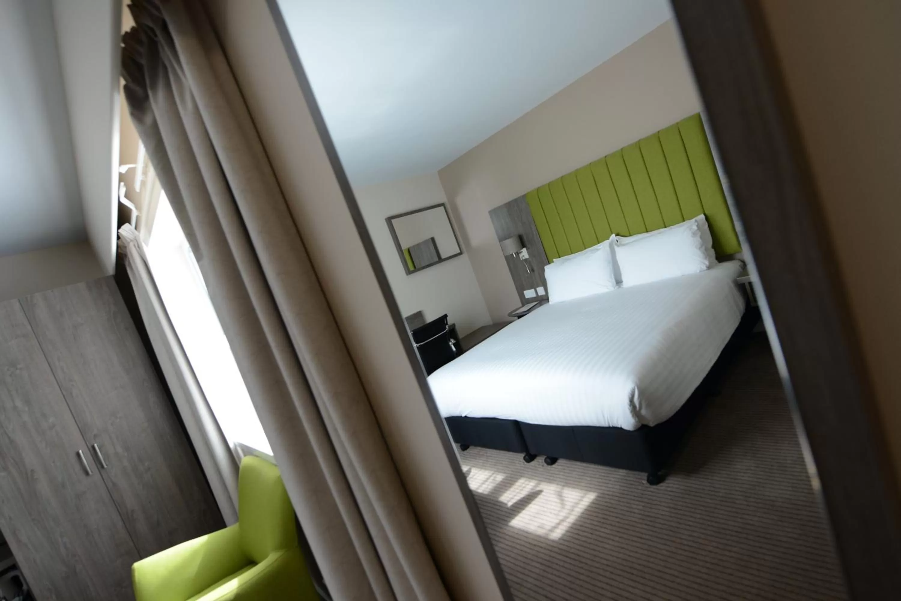 Photo of the whole room, Bed in Holiday Inn Wolverhampton - Racecourse by IHG