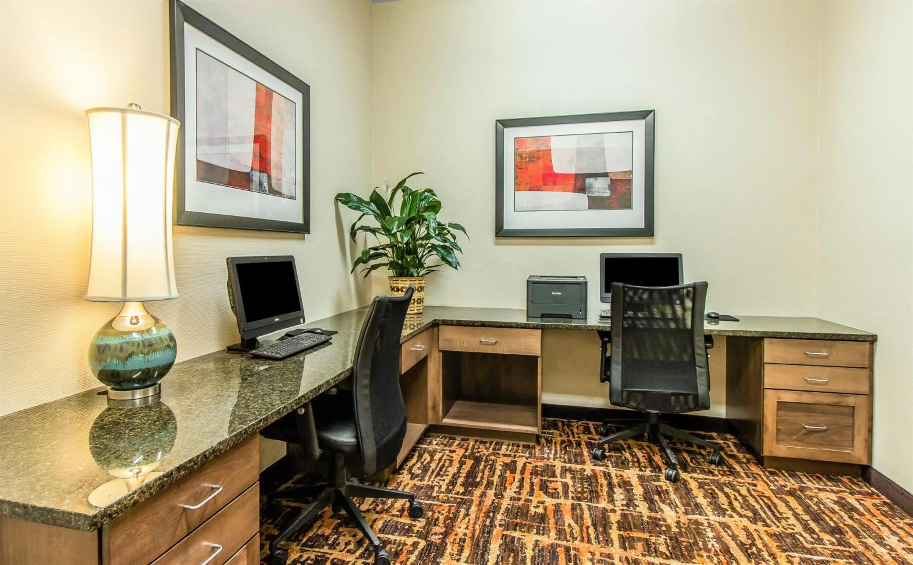 Business facilities in MainStay Suites Watford City - Event Center