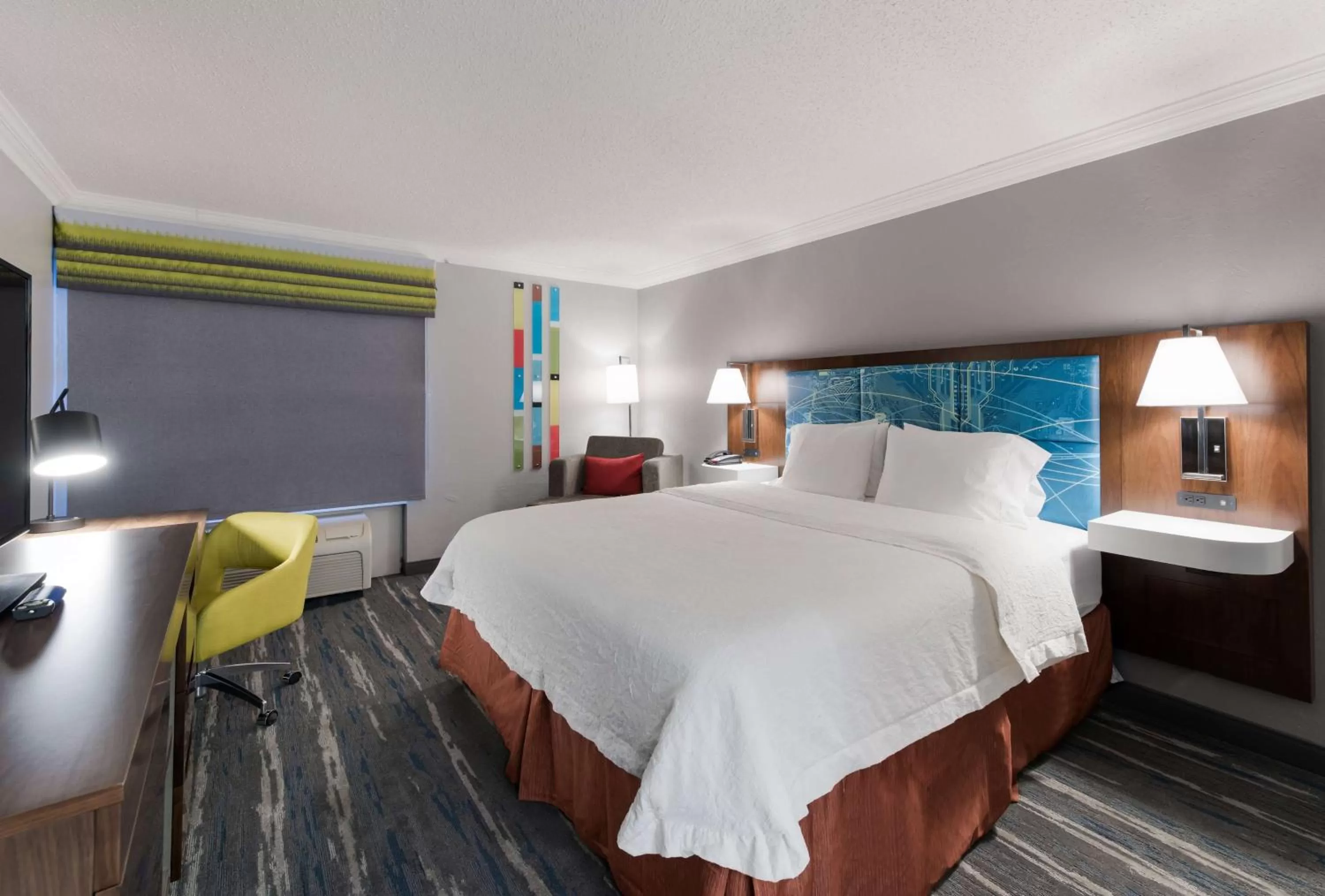 Bed in Hampton Inn & Suites Chicago-Hoffman Estates