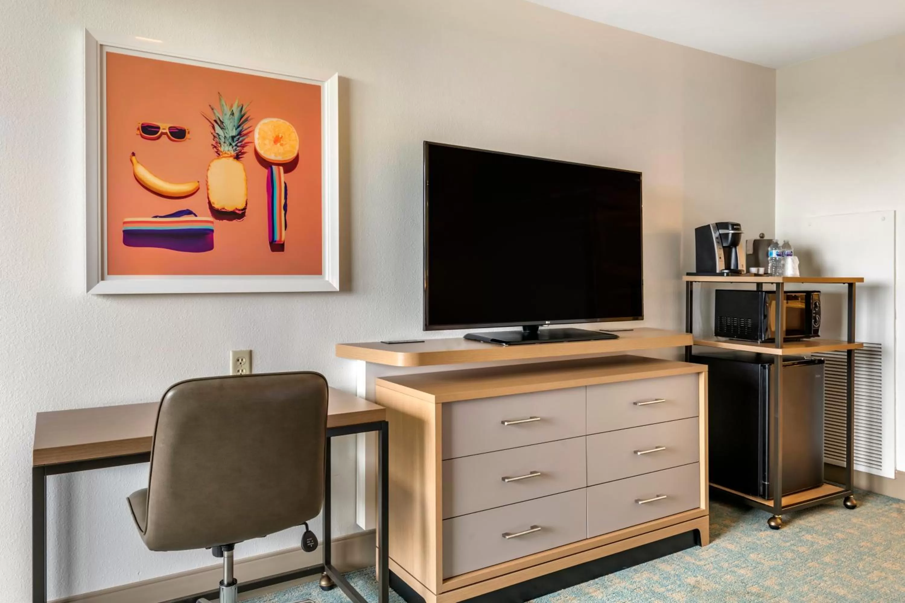 hair dresser in Holiday Inn Orlando – Disney Springs® Area by IHG