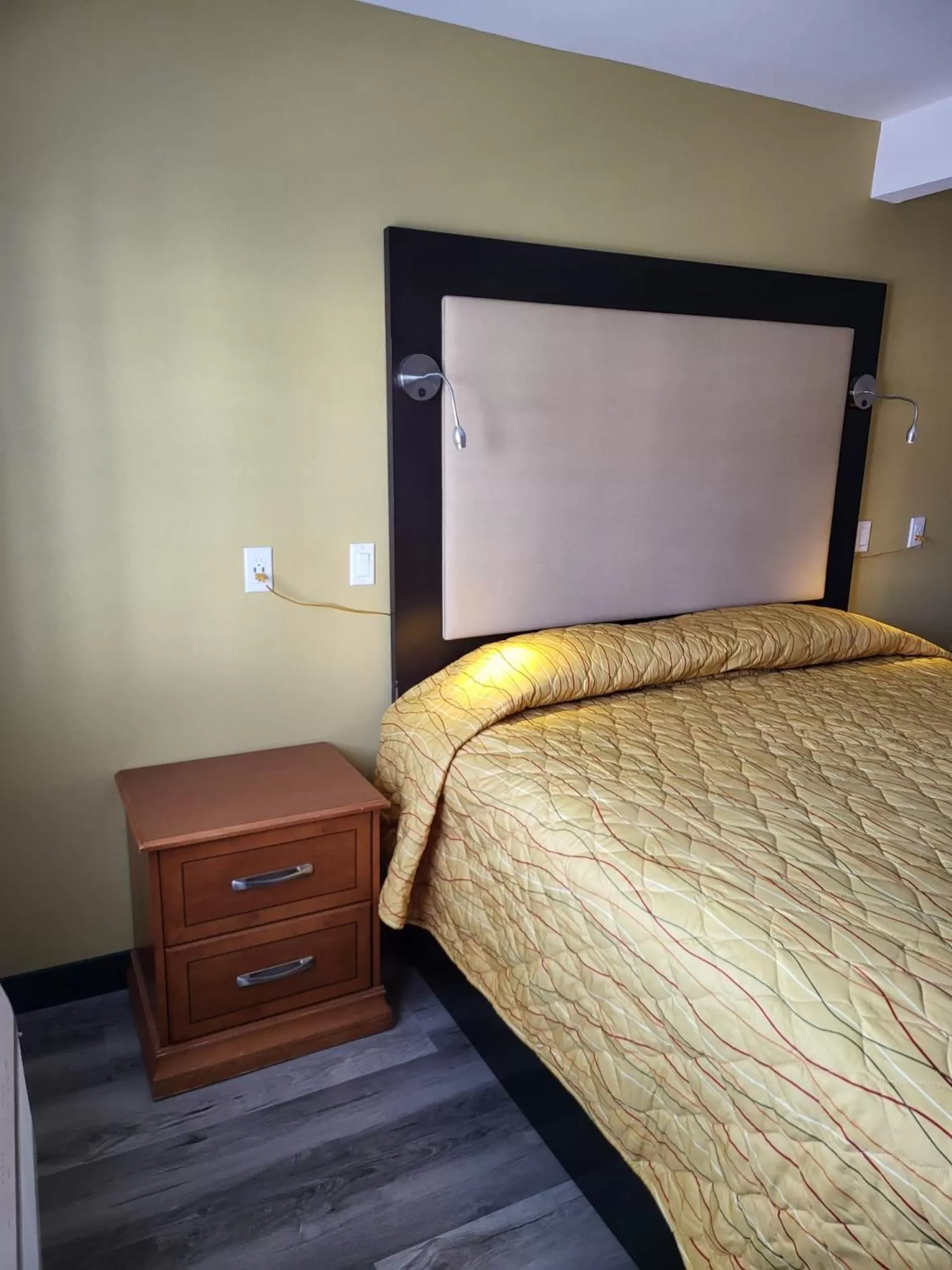 Bedroom in Stadium Inn & Spas